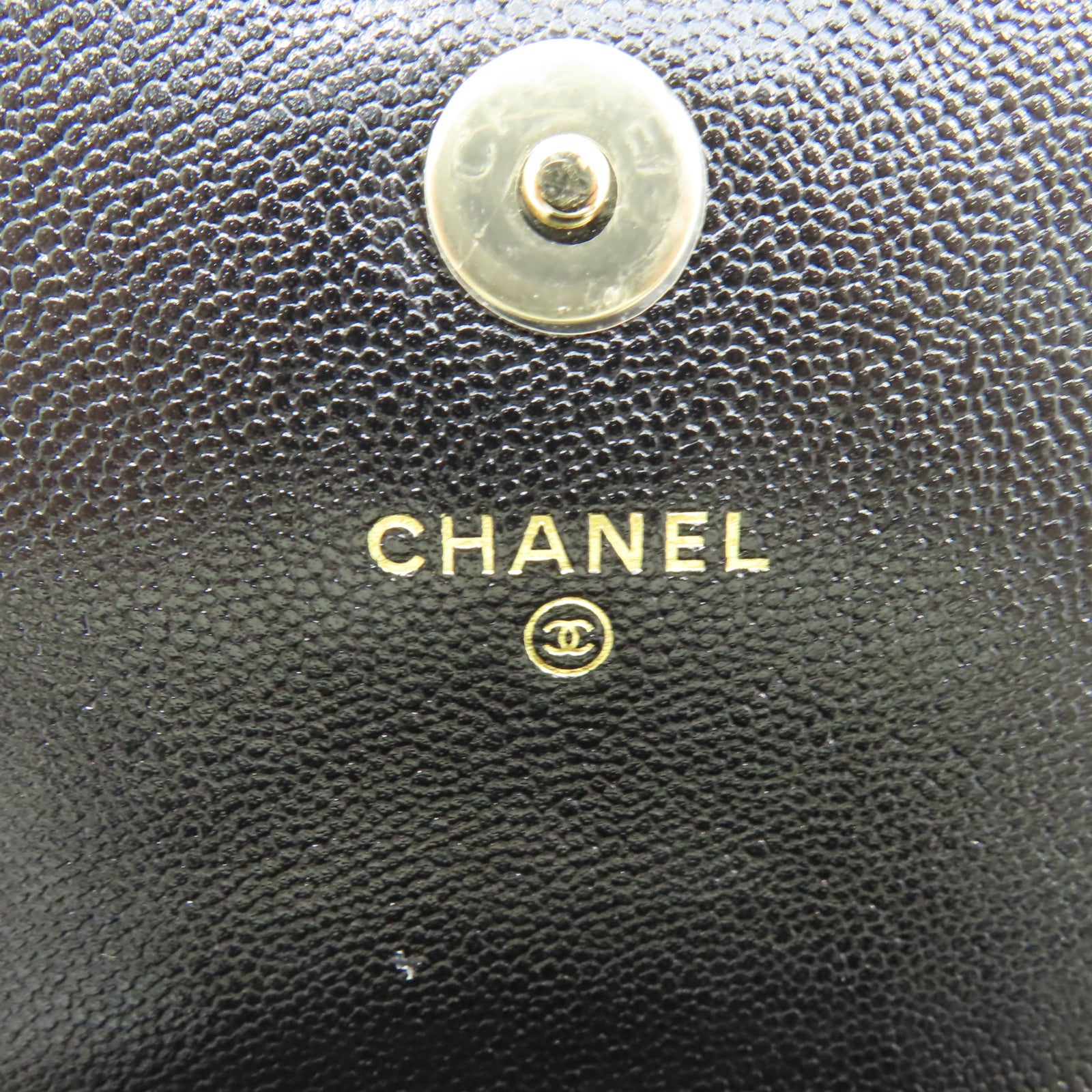 CHANEL 菱格Caviar皮革Phone And Airpods Case金扣鏈帶手機/耳機袋黑色