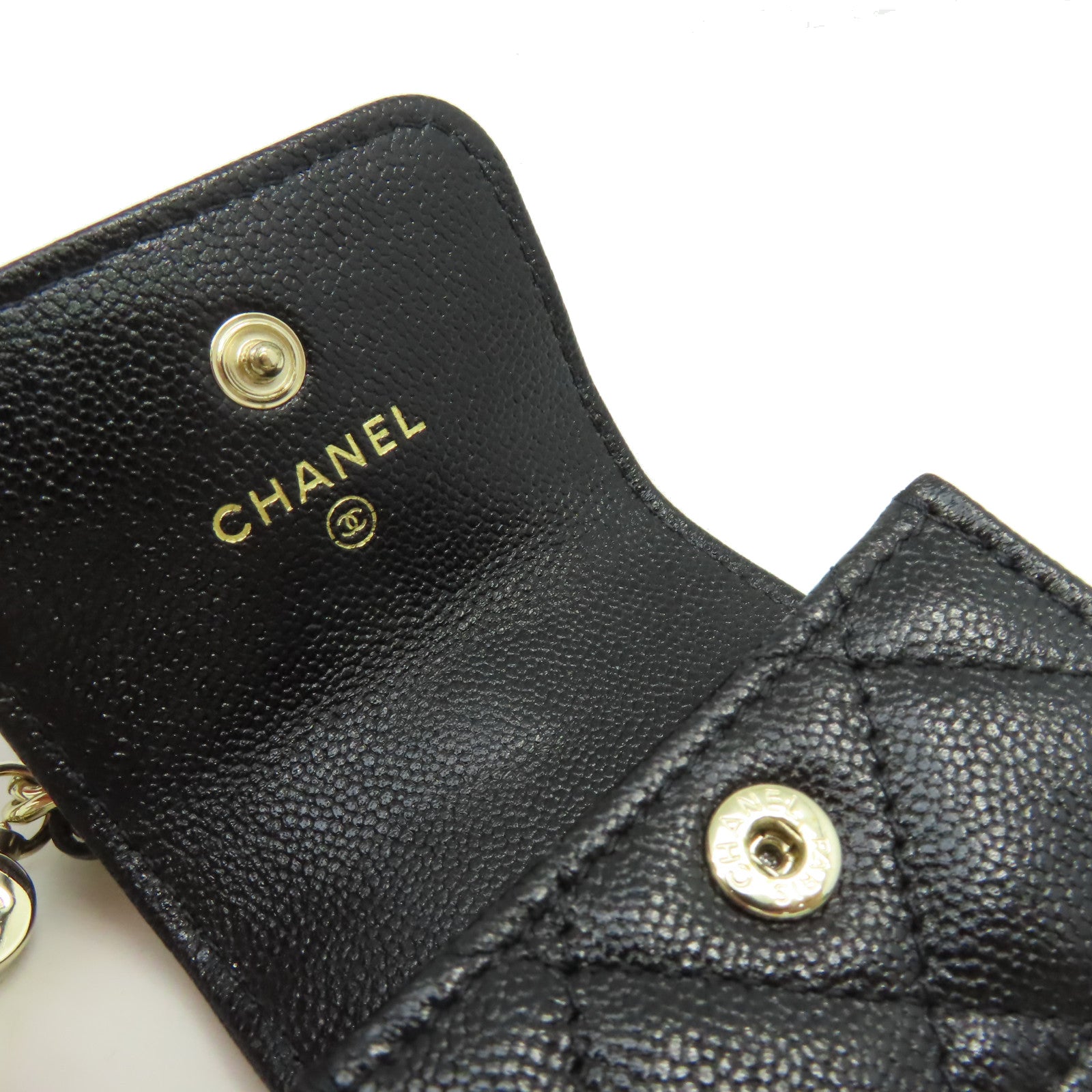 CHANEL 菱格Caviar皮革Phone And Airpods Case金扣鏈帶手機/耳機袋黑色