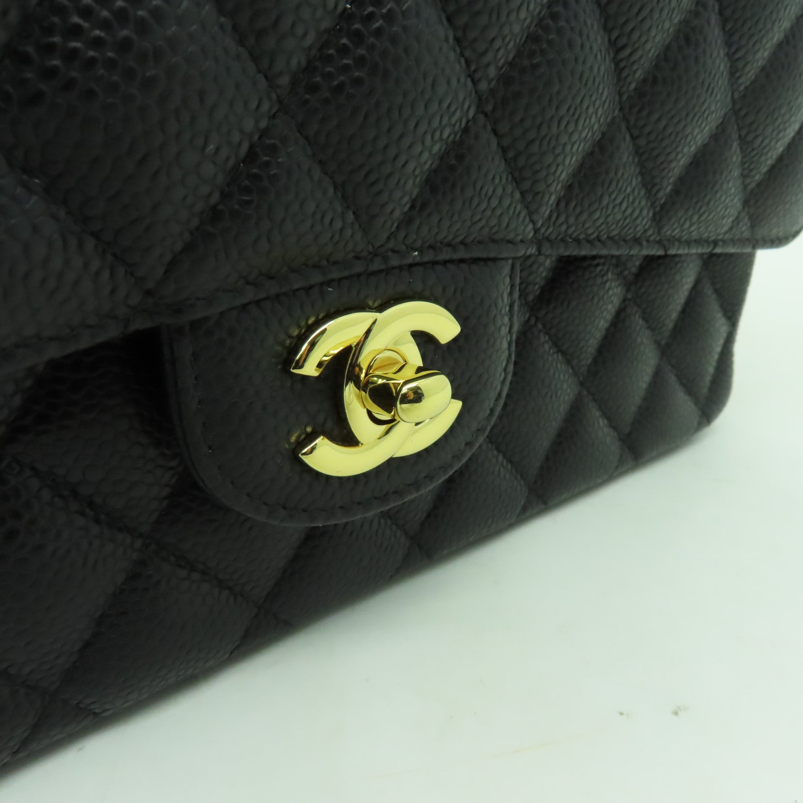 CHANEL 菱格Caviar皮革Classic Flap 25金扣鏈帶肩背袋黒色