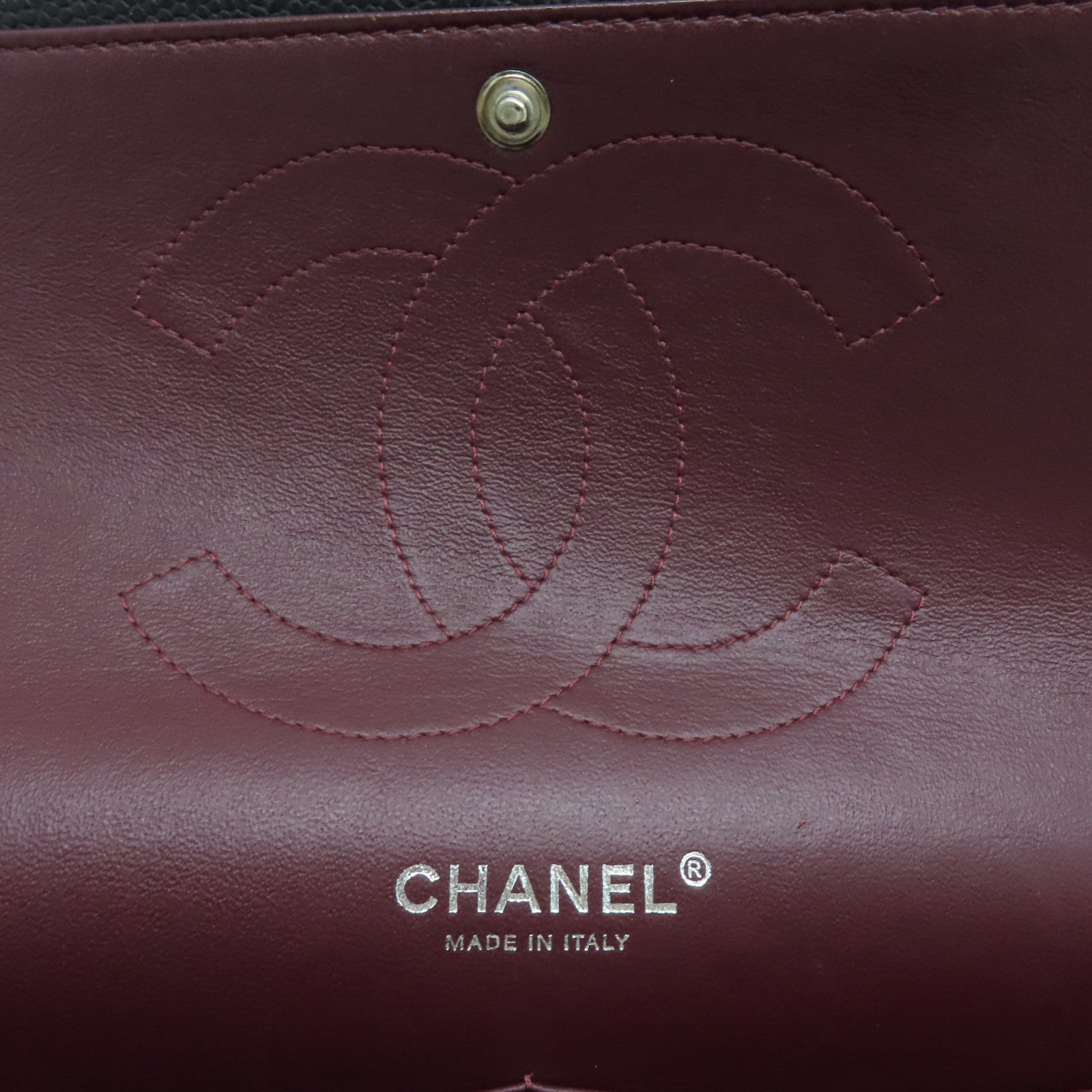 CHANEL 菱格Caviar皮革Classic Jumbo银扣肩背袋黑色