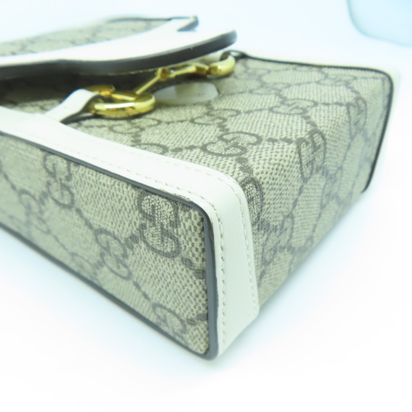 GUCCI 塗層帆布Gucci Horsebit 1955金扣肩背袋白色/啡色