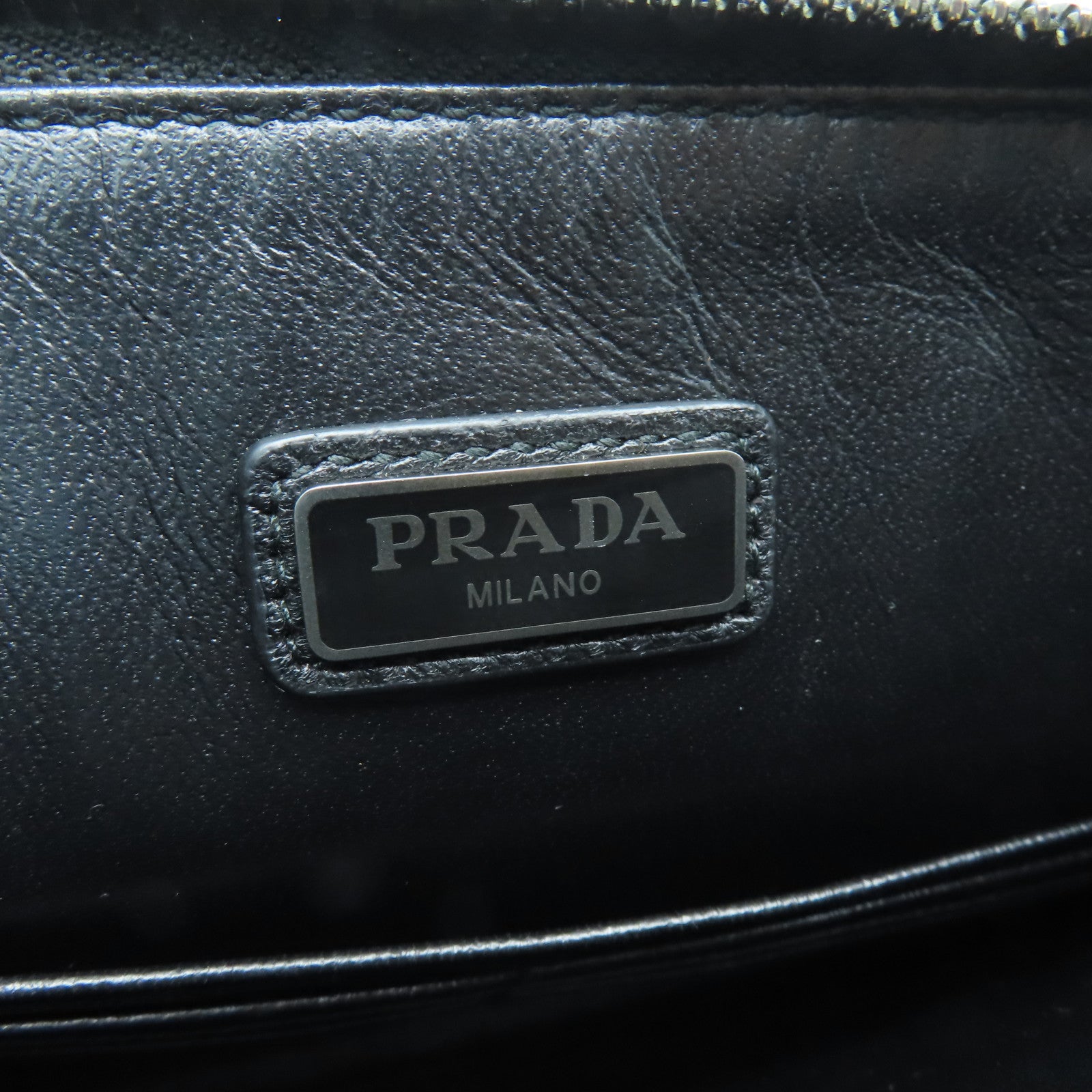 PRADA Saffiano皮革Clutch Bag银扣手拿包黑色