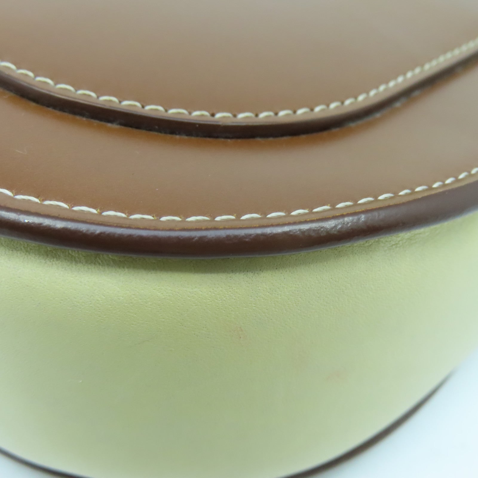 CELINE 牛皮皮革Small Trotteur金扣肩背袋啡色/淡黄色