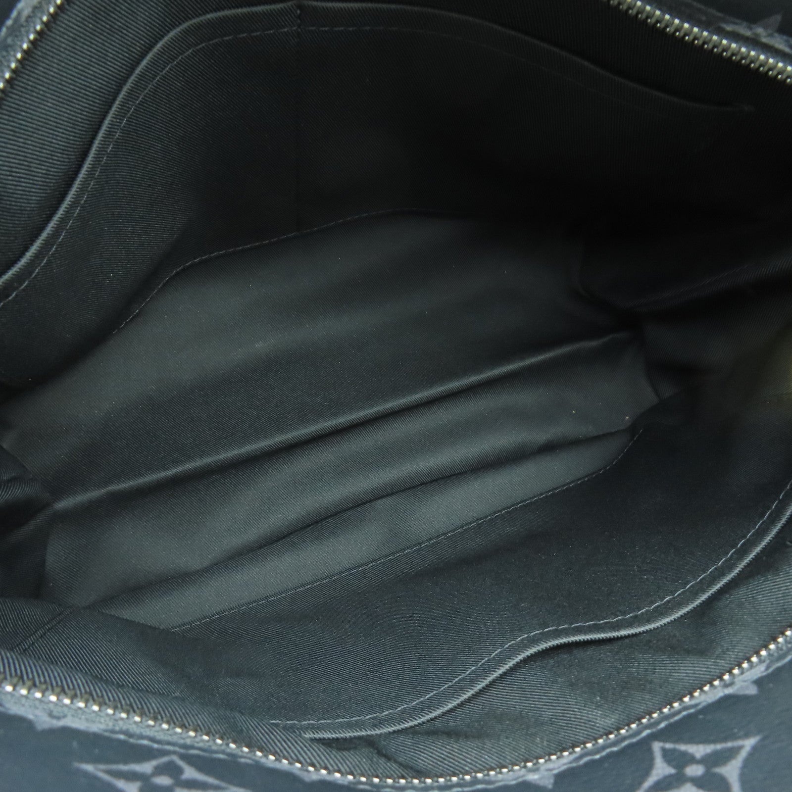 LOUIS VUITTON Monogram Eclipse BESACE ZIPEE銀扣肩背袋黑色