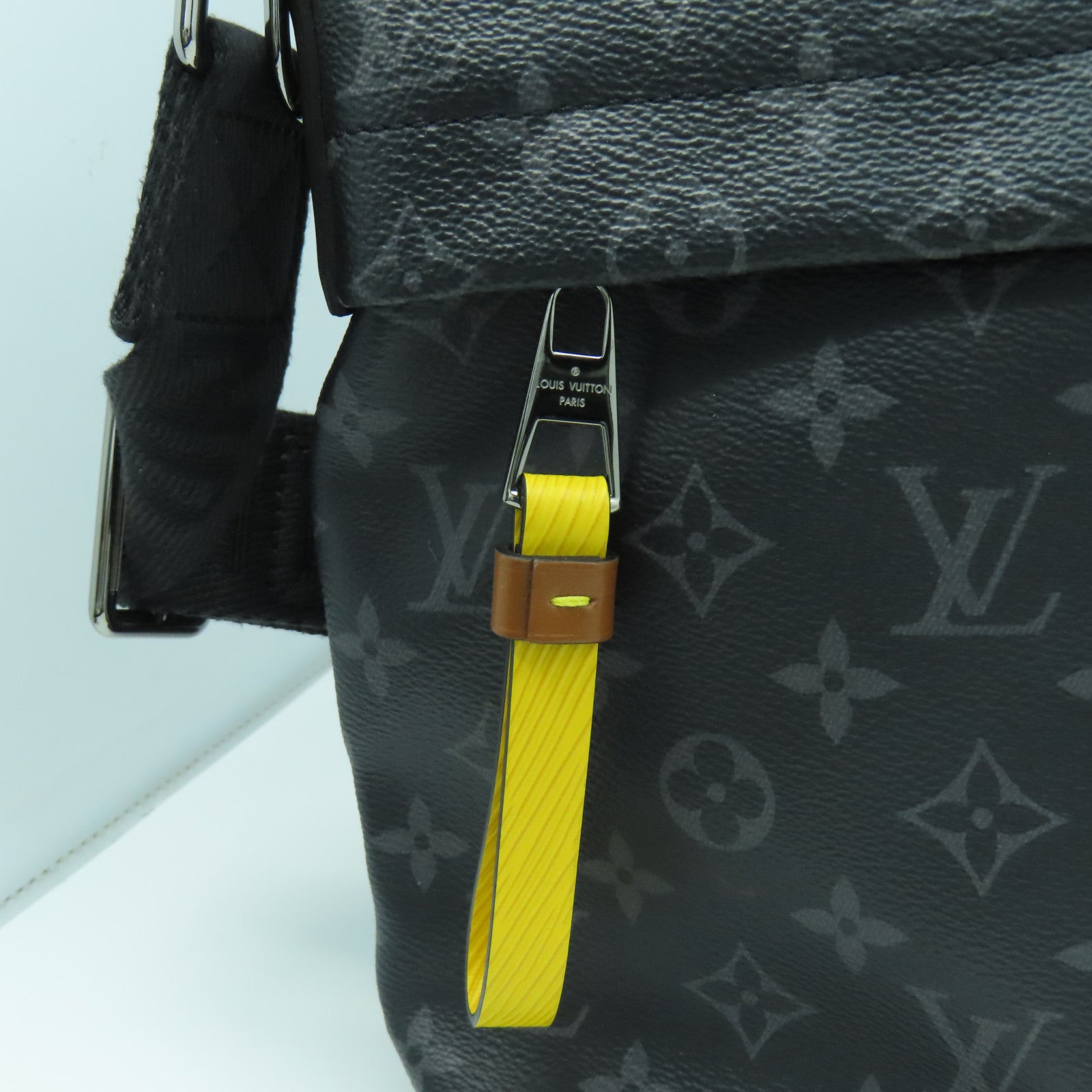 LOUIS VUITTON Monogram Eclipse BESACE ZIPEE銀扣肩背袋黑色