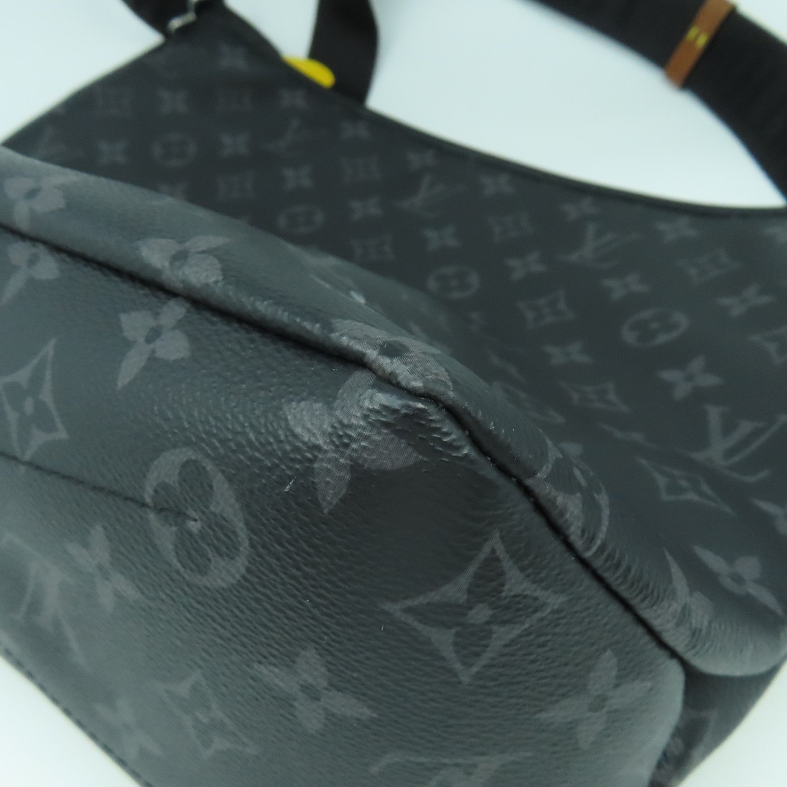 LOUIS VUITTON Monogram Eclipse BESACE ZIPEE銀扣肩背袋黑色