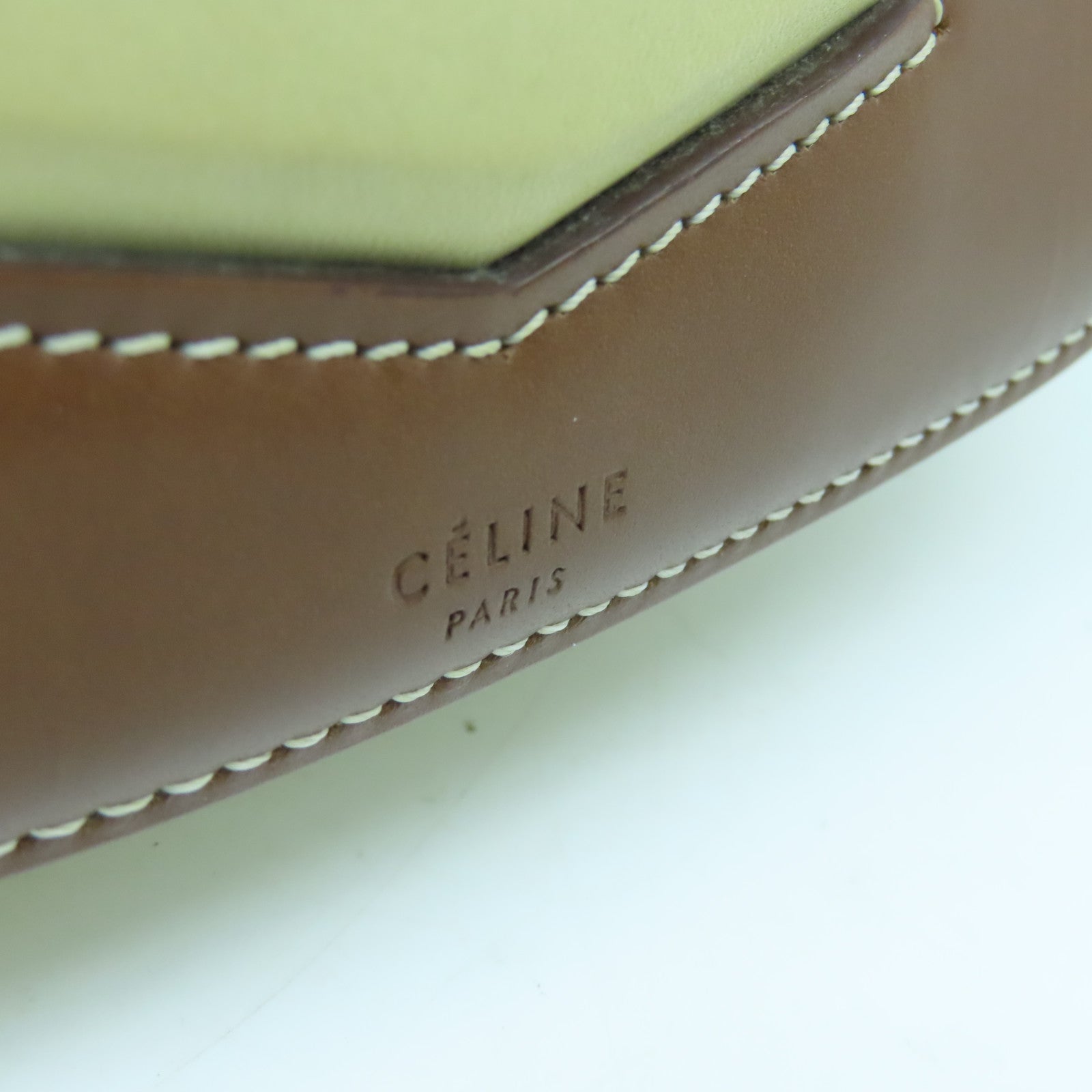 CELINE 牛皮皮革Small Trotteur金扣肩背袋啡色/淡黄色
