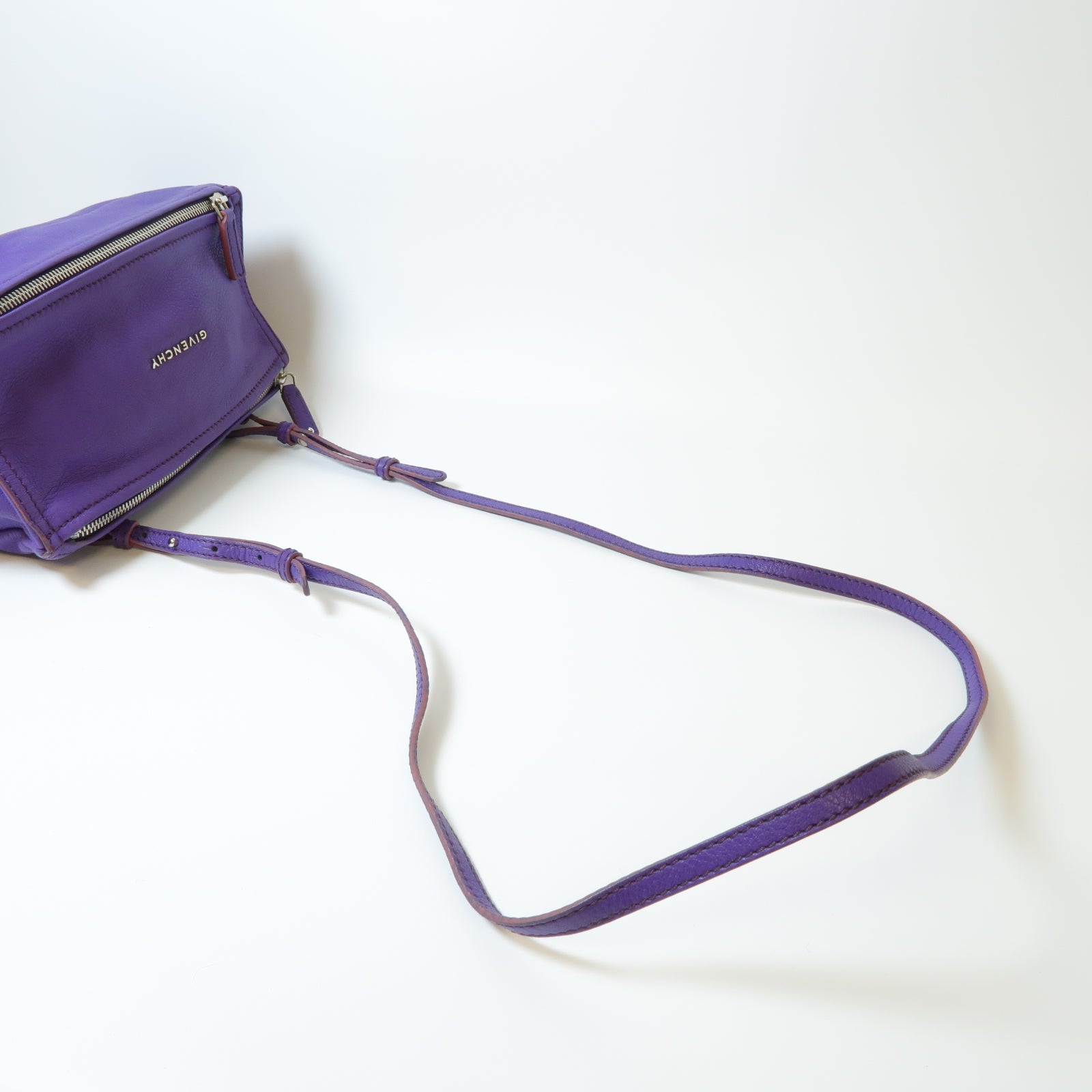 GIVENCHY 皮革Pandora銀扣肩背袋紫色
