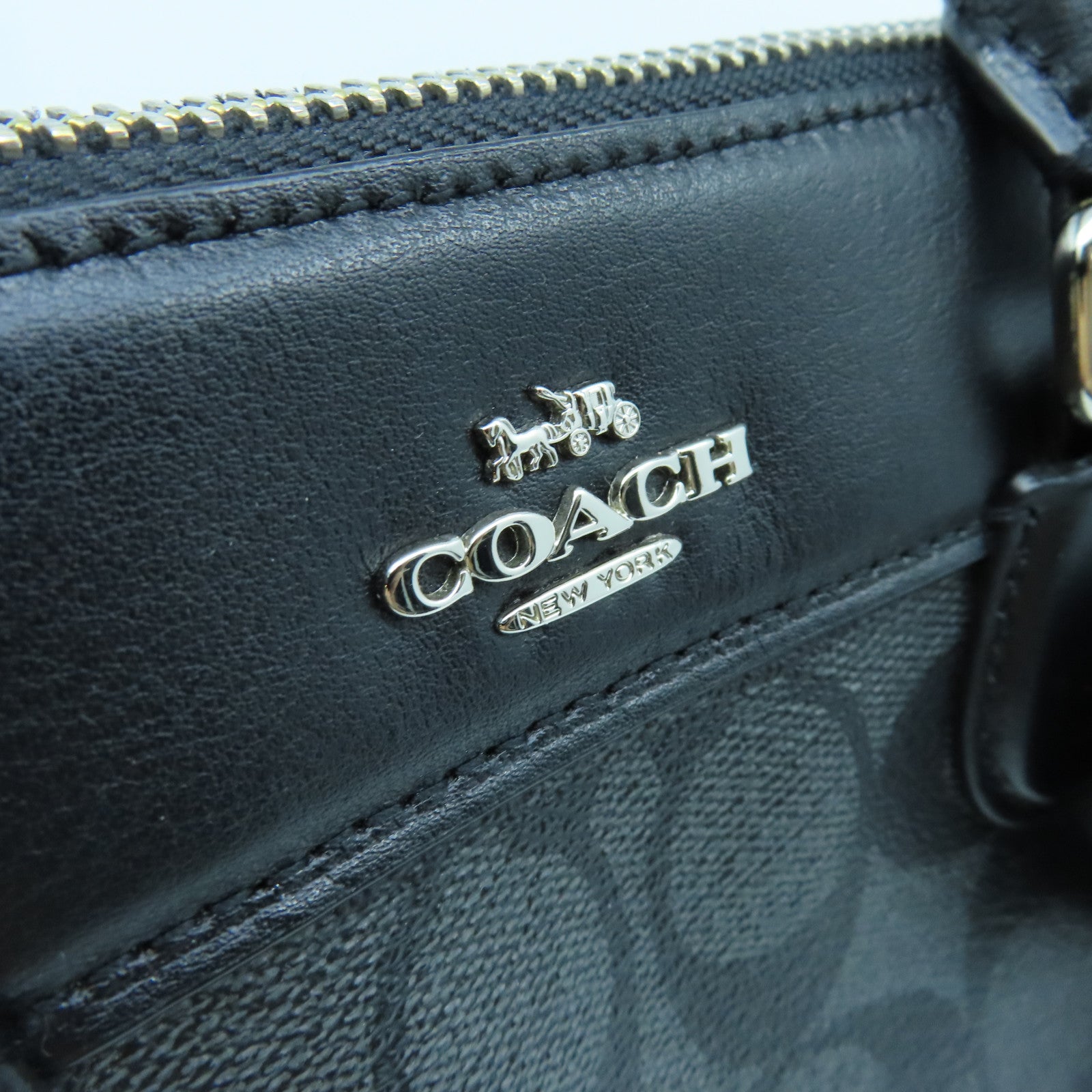 COACH 塗層帆布2 Way Shoulder Bag銀扣手挽肩背兩用袋黑色/灰色