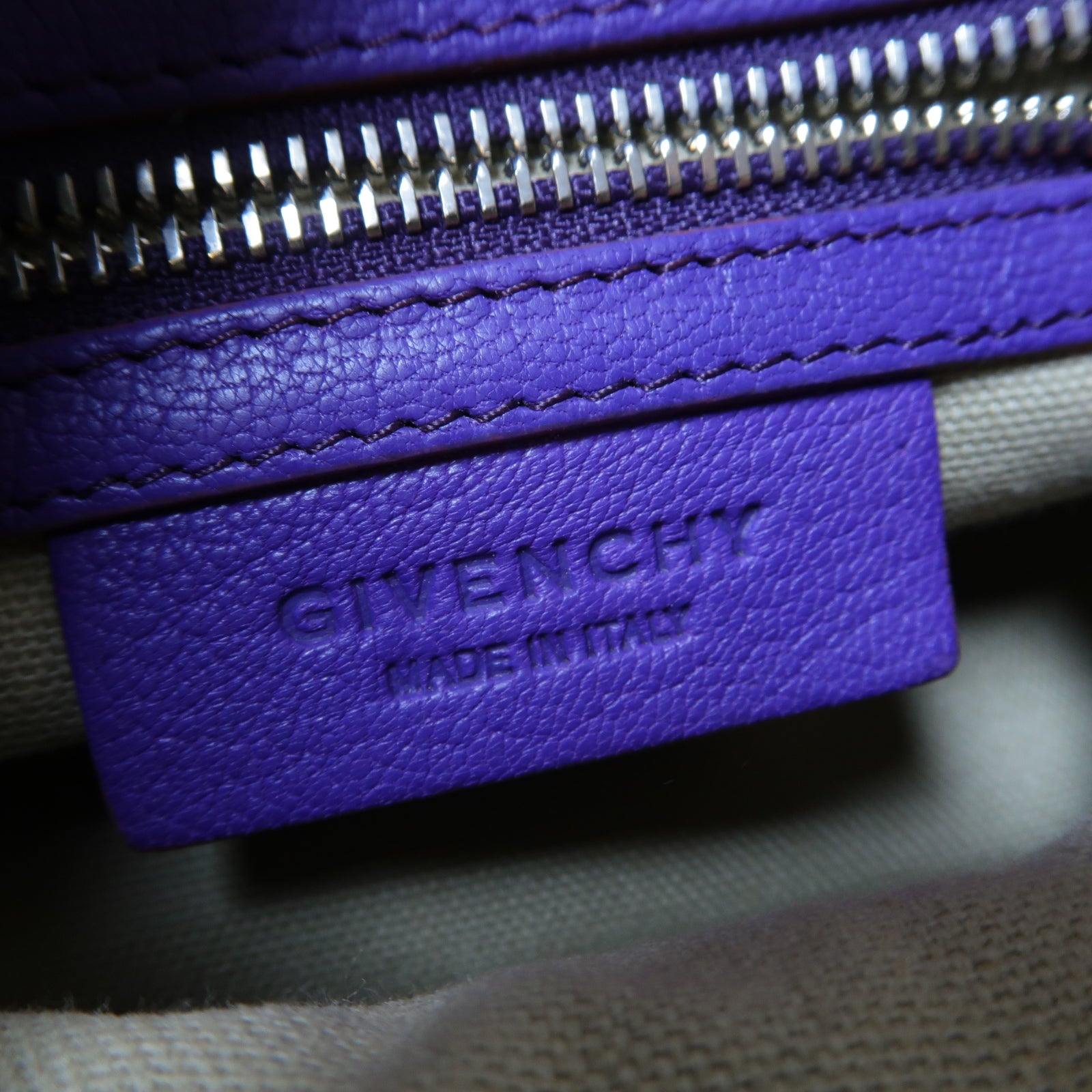 GIVENCHY 皮革Pandora銀扣肩背袋紫色