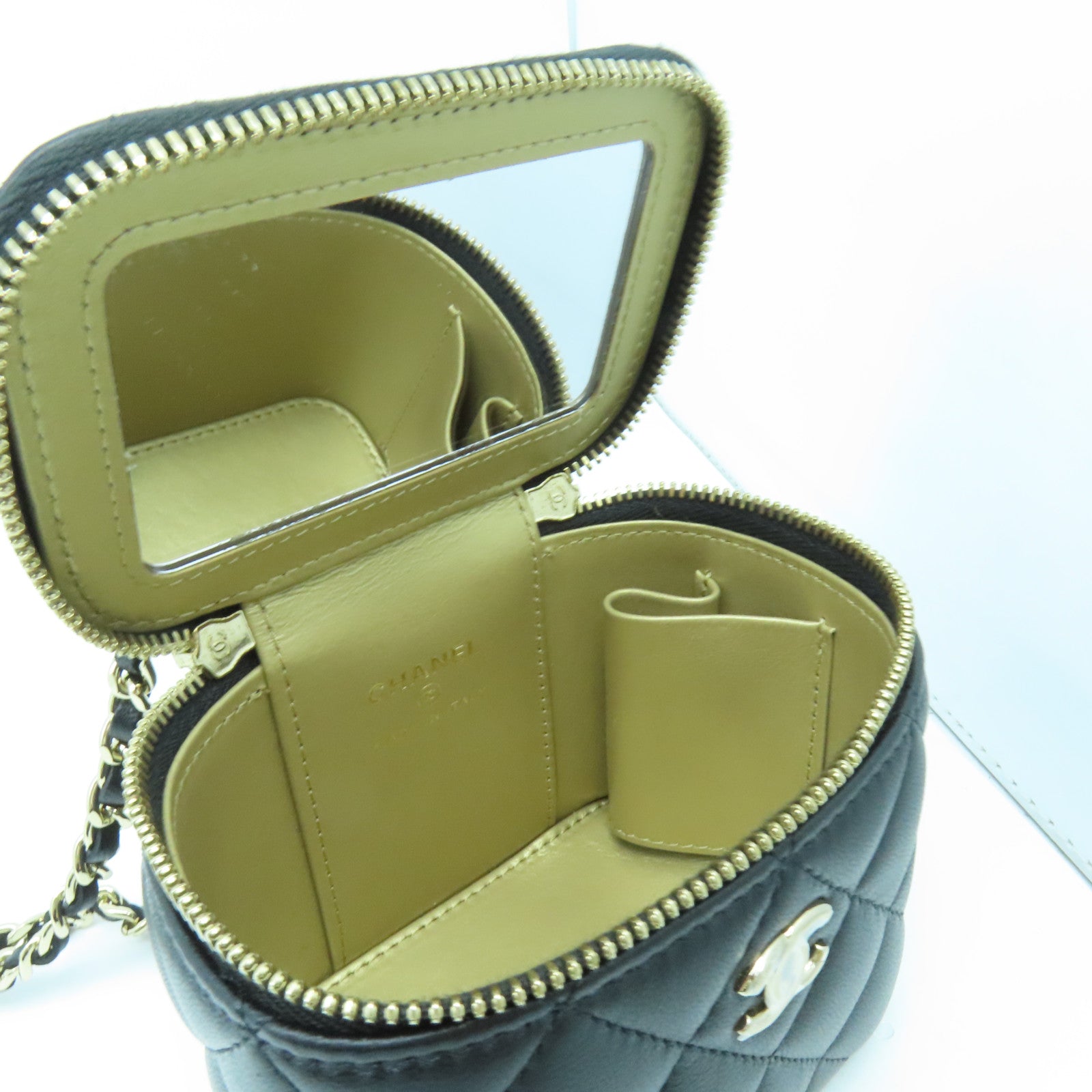 CHANEL 羊皮皮革Chain Shoulder金扣鏈帶肩背袋黑色