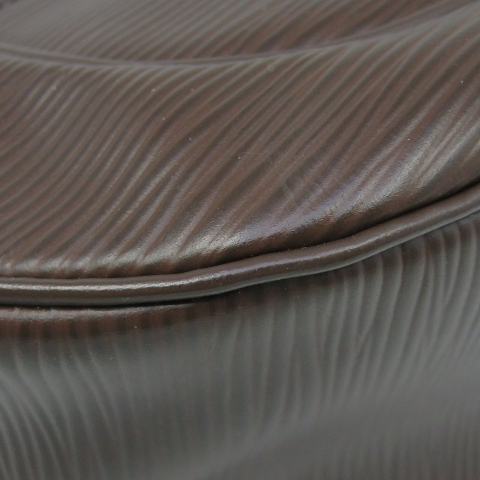 LOUIS VUITTON Epi Dhanura PM silver buckle shoulder shoulder bag brown