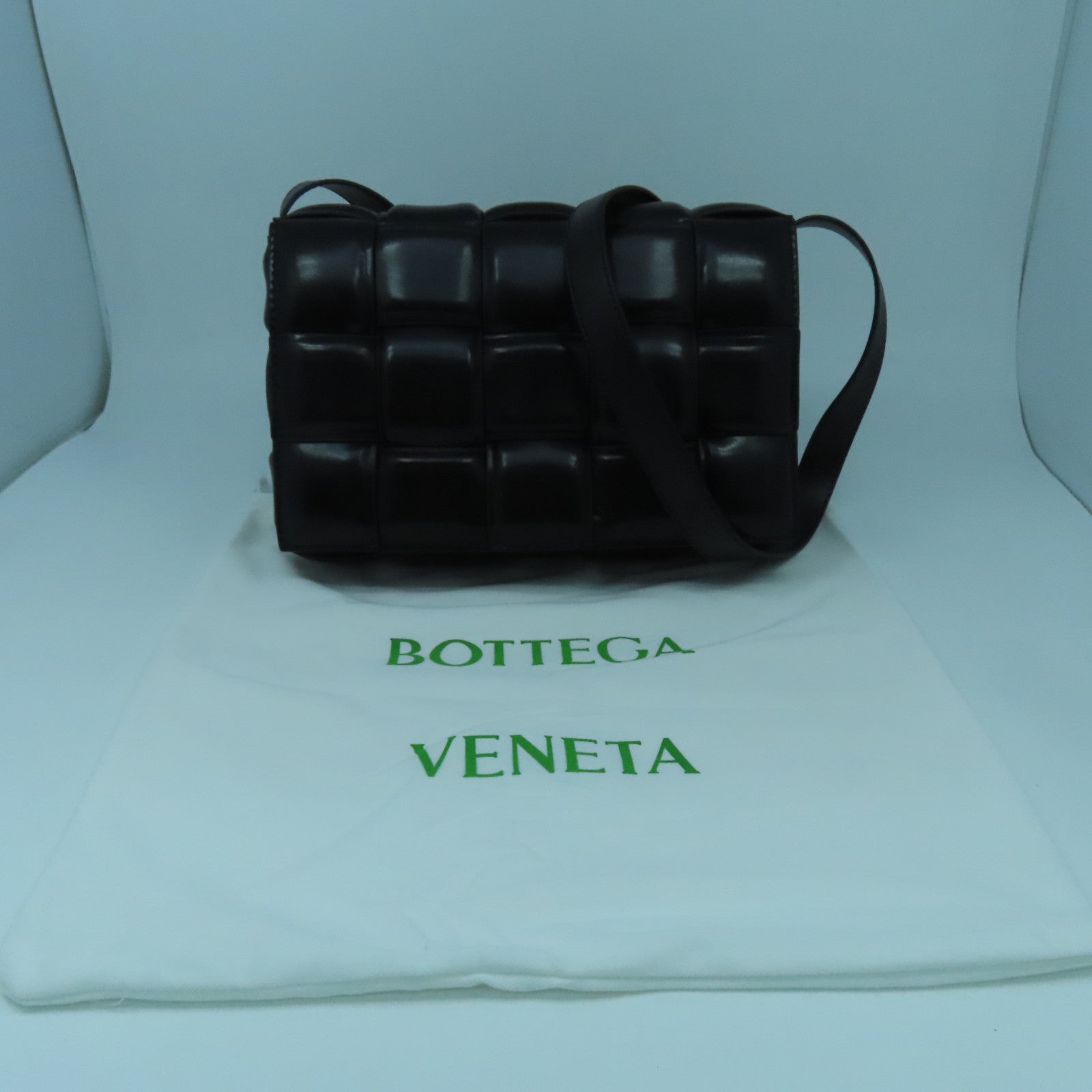 BOTTEGA VENETA 羊皮皮革Padded Cassette金扣肩背袋黑色