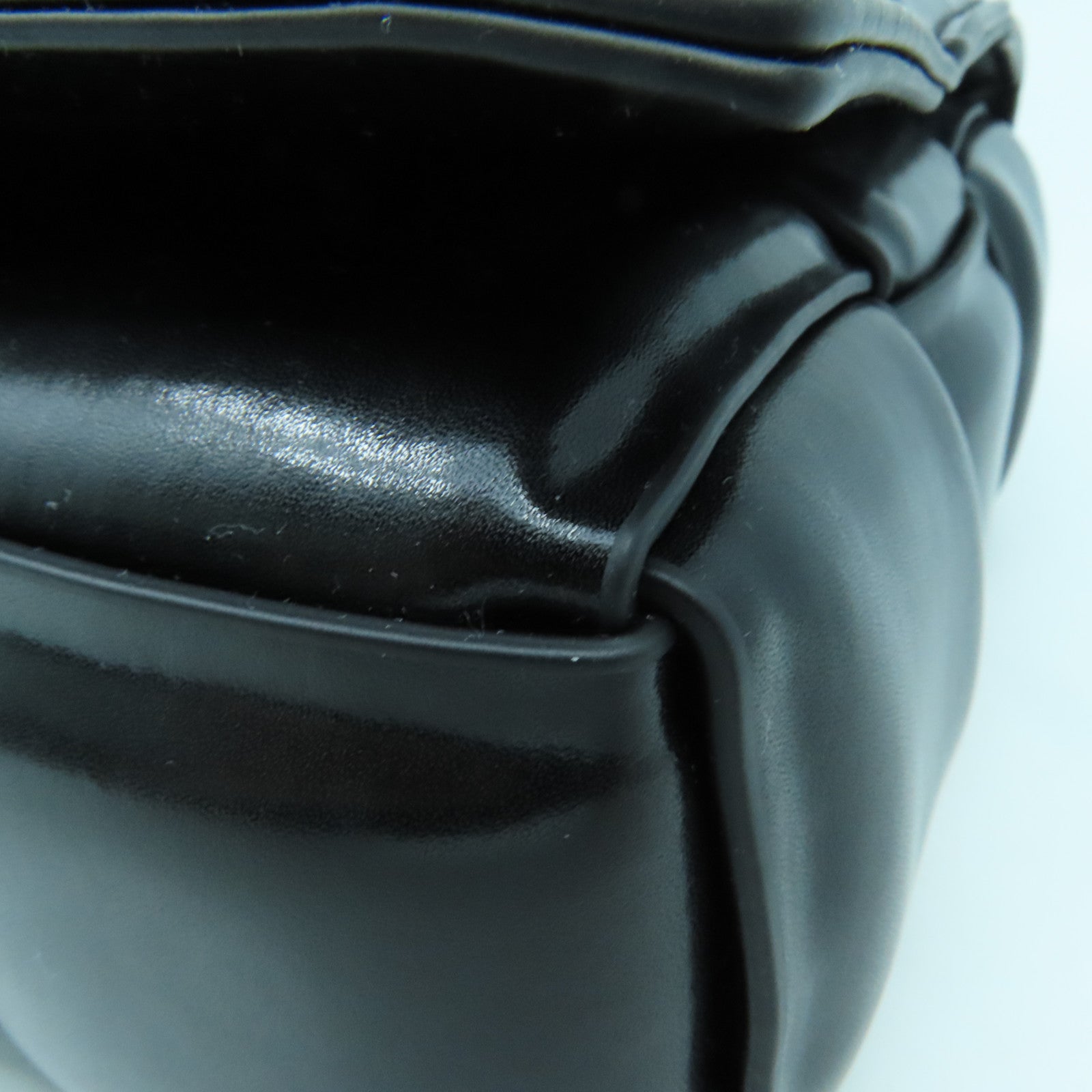 BOTTEGA VENETA 羊皮皮革Padded Cassette金扣肩背袋黑色