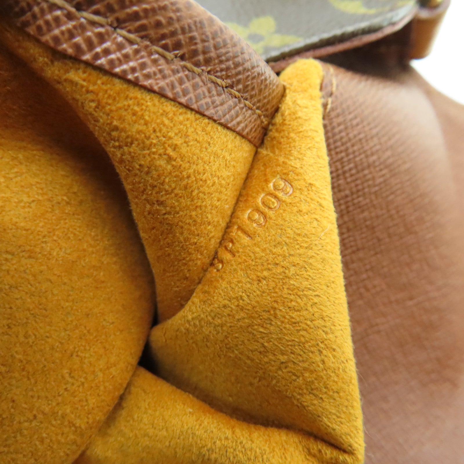 LOUIS VUITTON Monogram Musette Tango金扣肩背袋棕色
