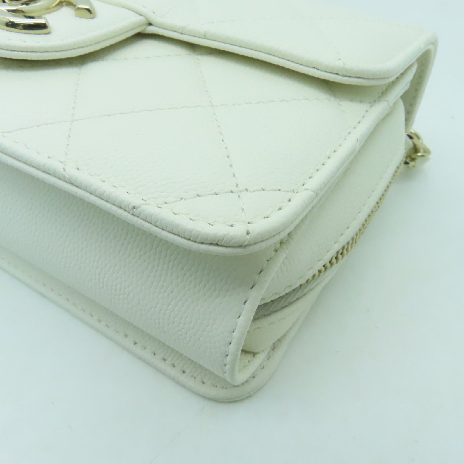 CHANEL 菱格Caviar皮革Mini Flap金扣鏈帶肩背袋白色