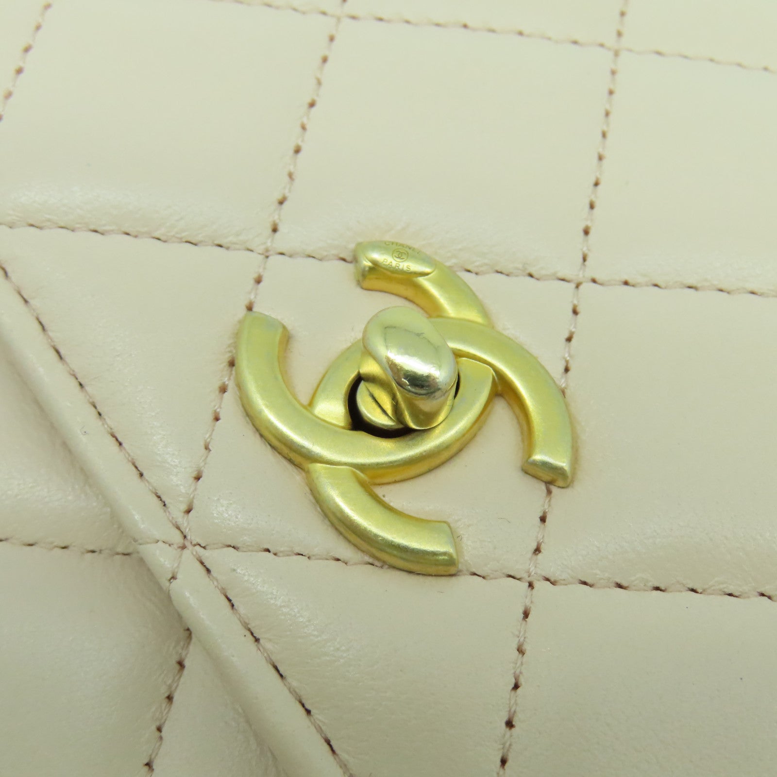 CHANEL 菱格牛皮皮革Chain Shoulder Bag金扣鏈帶肩背袋米色