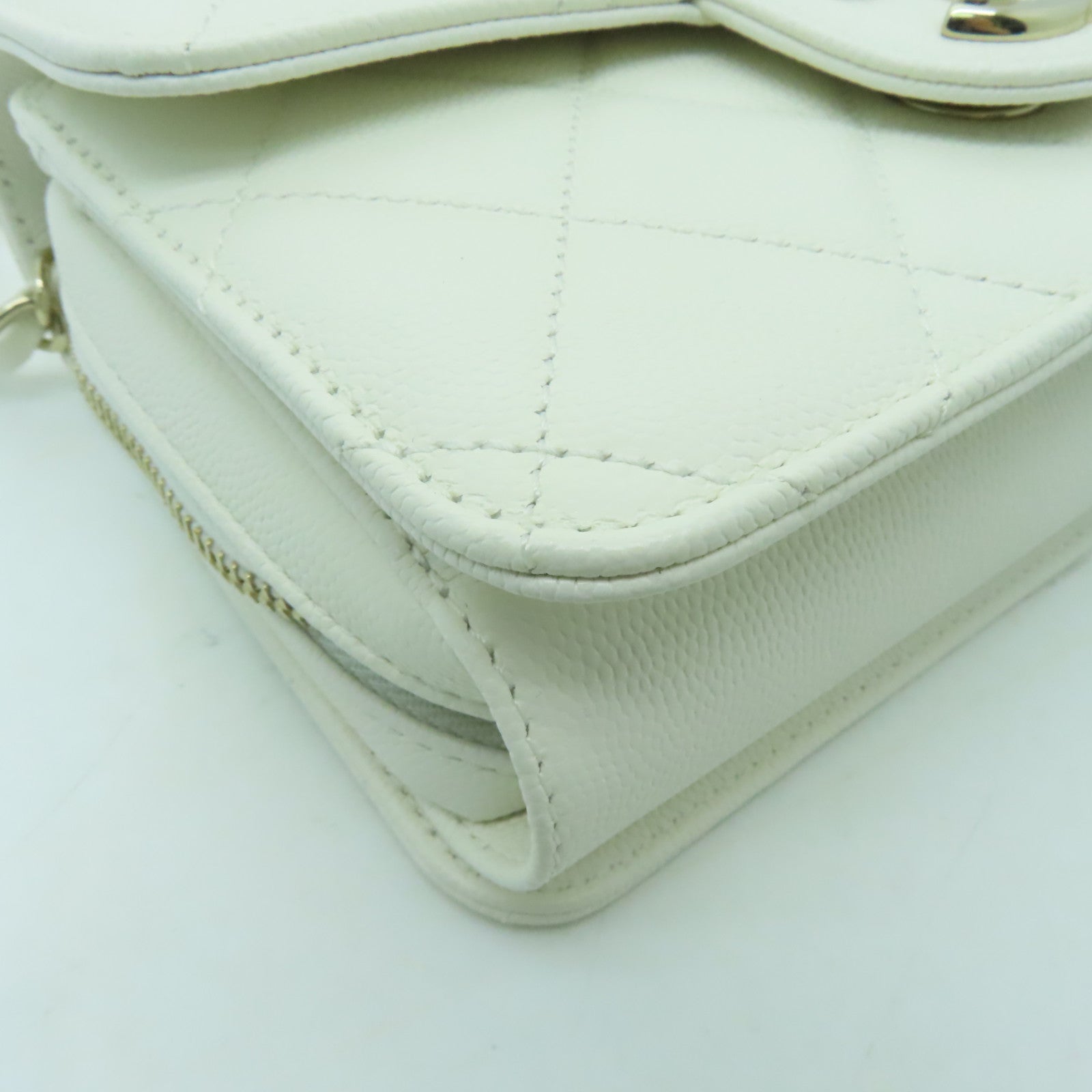 CHANEL 菱格Caviar皮革Mini Flap金扣鏈帶肩背袋白色
