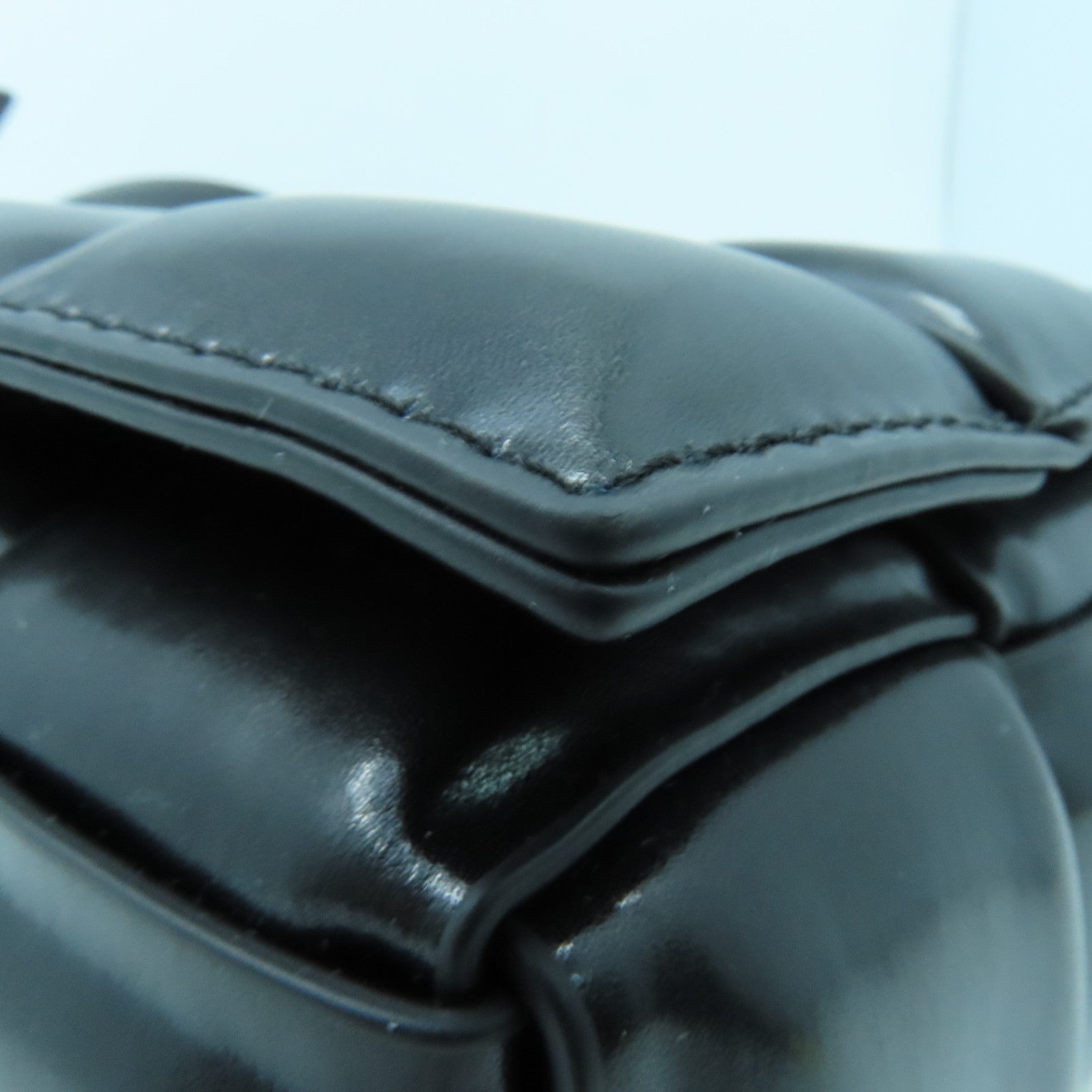 BOTTEGA VENETA 羊皮皮革Padded Cassette金扣肩背袋黑色