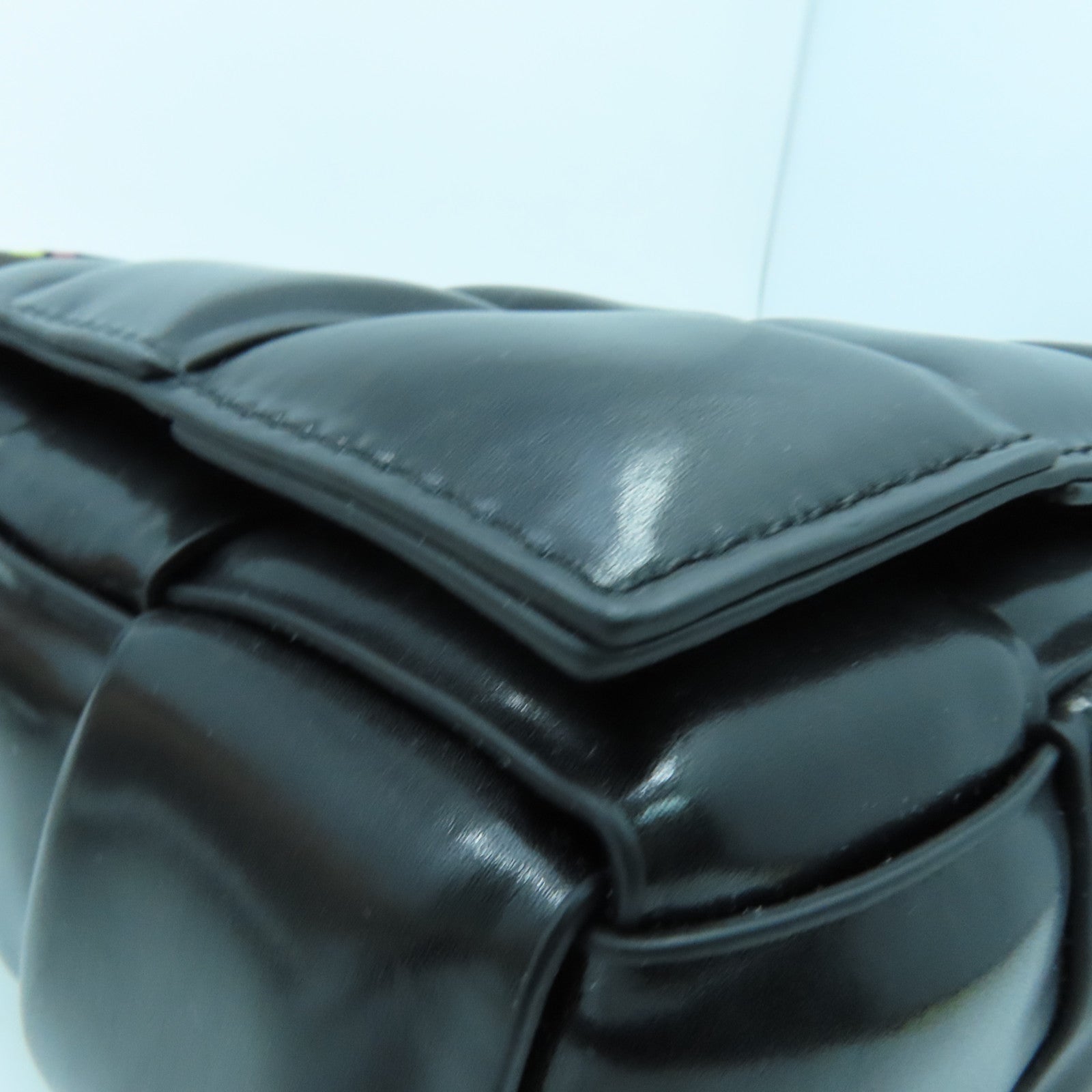 BOTTEGA VENETA 羊皮皮革Padded Cassette金扣肩背袋黑色