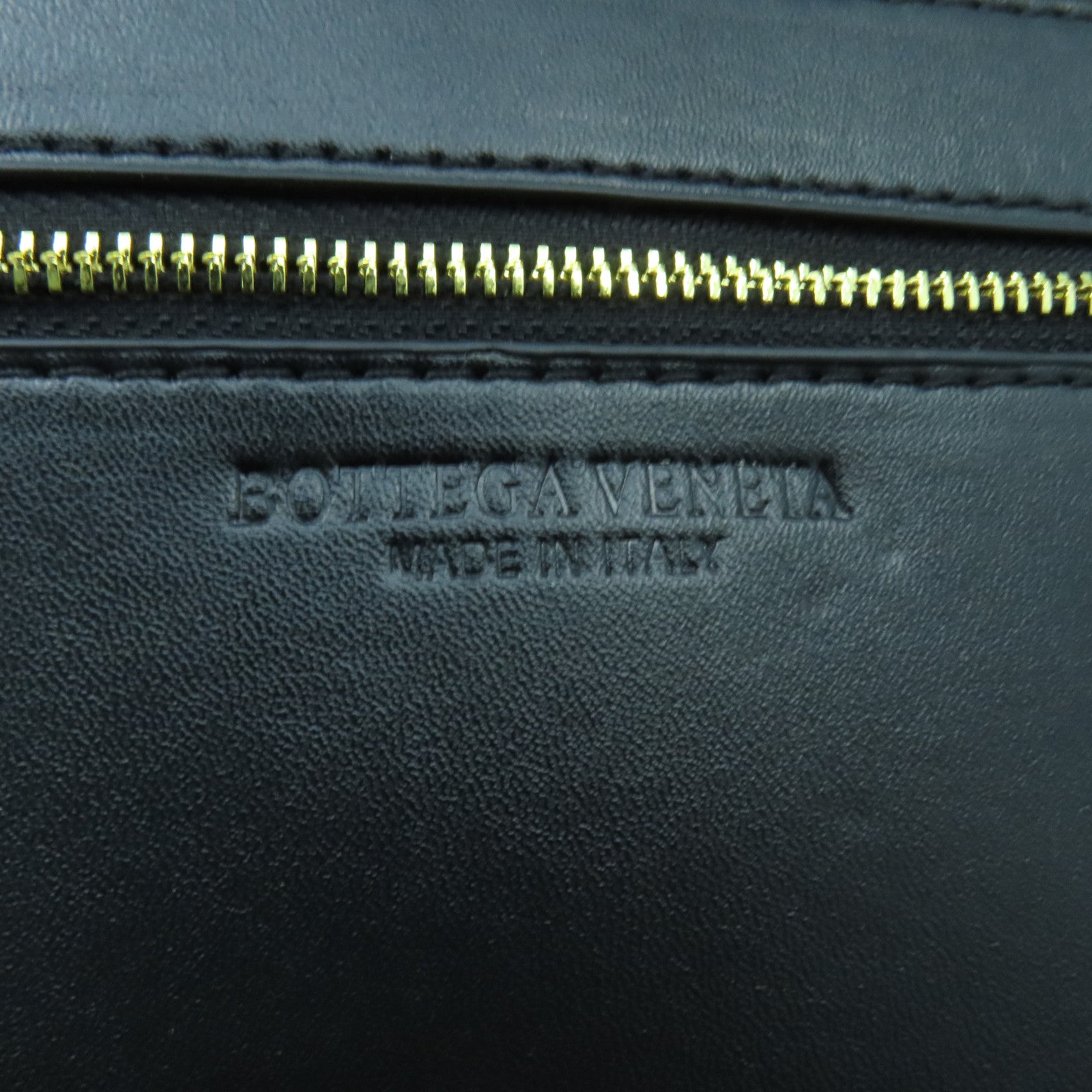 BOTTEGA VENETA 羊皮皮革Padded Cassette金扣肩背袋黑色