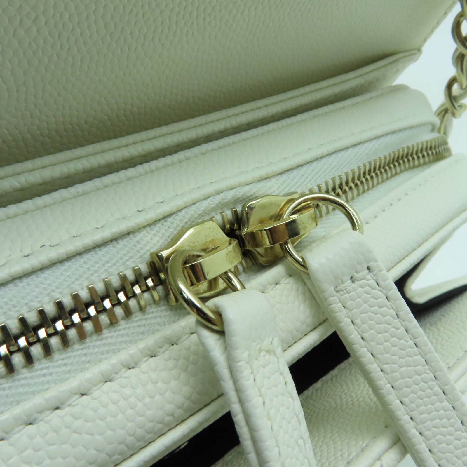 CHANEL 菱格Caviar皮革Mini Flap金扣鏈帶肩背袋白色