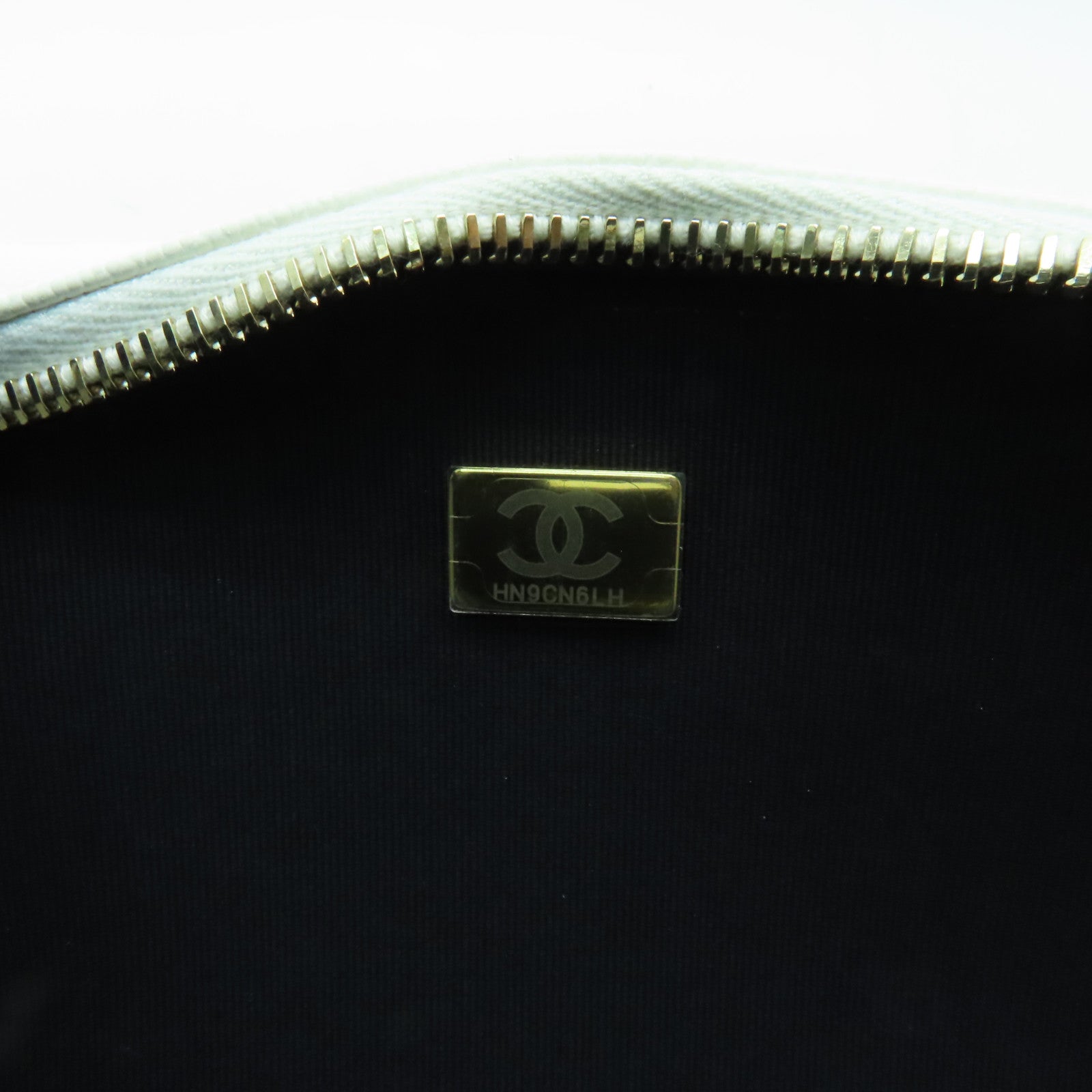 CHANEL 菱格Caviar皮革Mini Flap金扣鏈帶肩背袋白色