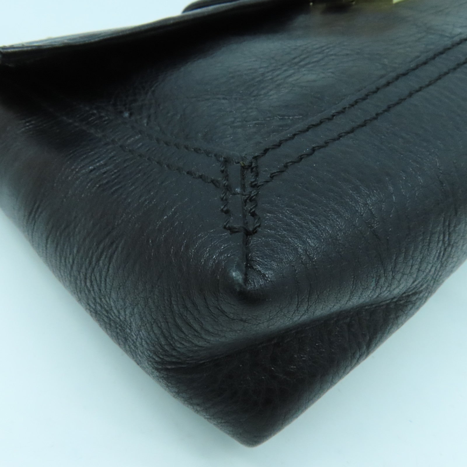 FENDI 牛皮皮革Shoulder Bag金扣肩背袋黑色