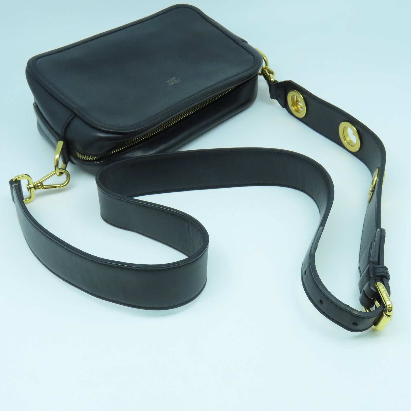 FENDI 牛皮皮革Shoulder Bag金扣肩背袋