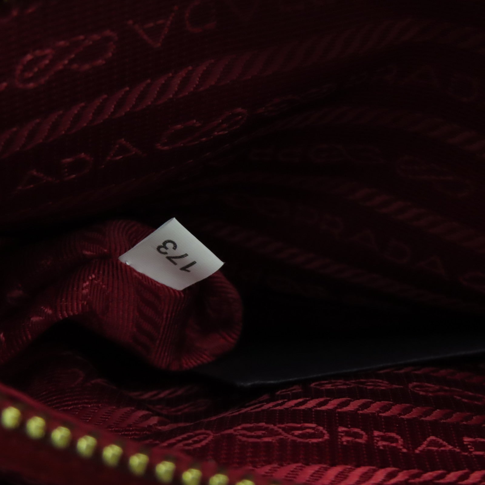 PRADA 羊皮皮革Hand Bag金扣手挽袋紅色