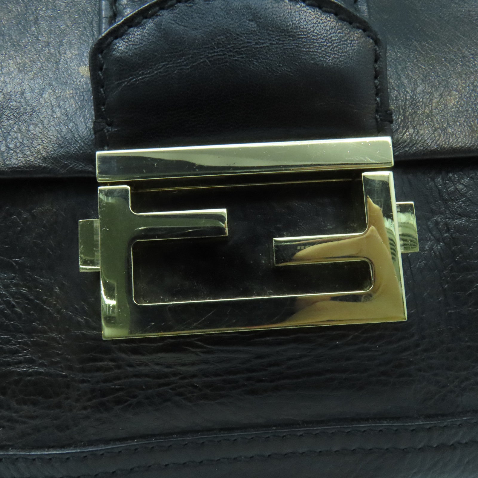 FENDI 牛皮皮革Shoulder Bag金扣肩背袋黑色