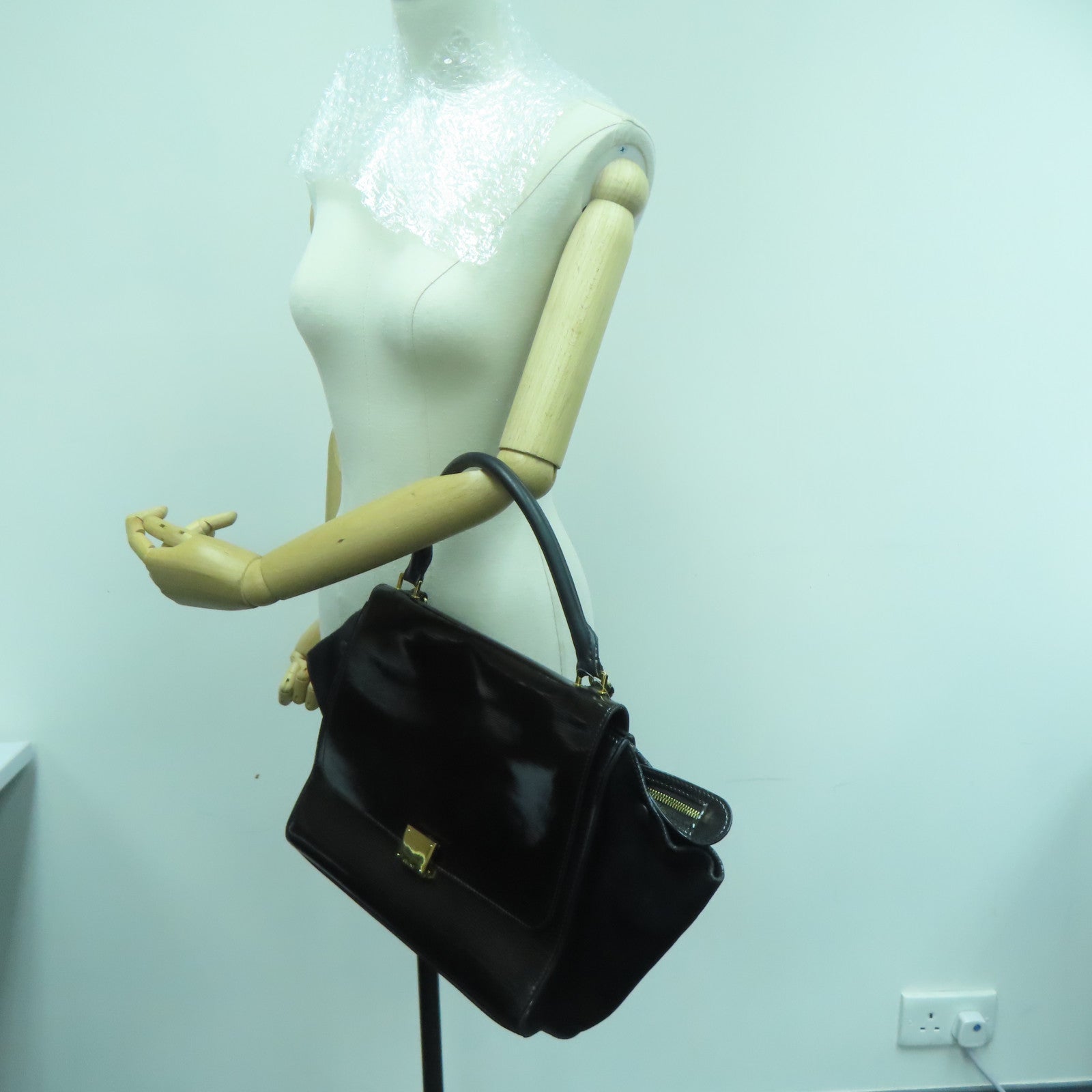 CELINE 漆皮皮革/麂皮皮革Trapze金扣手挽肩背两用袋黑色
