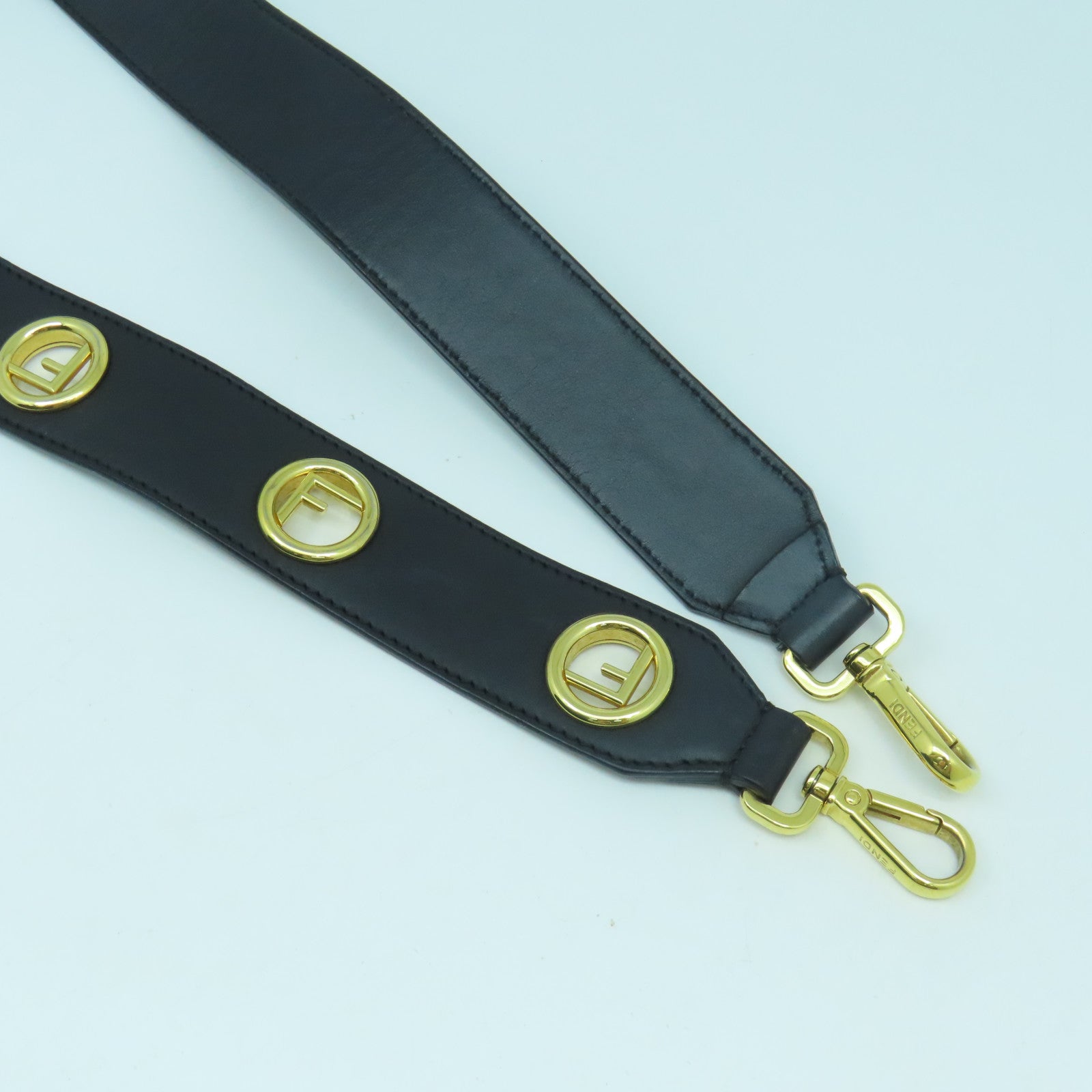 FENDI 牛皮皮革Shoulder Bag金扣肩背袋