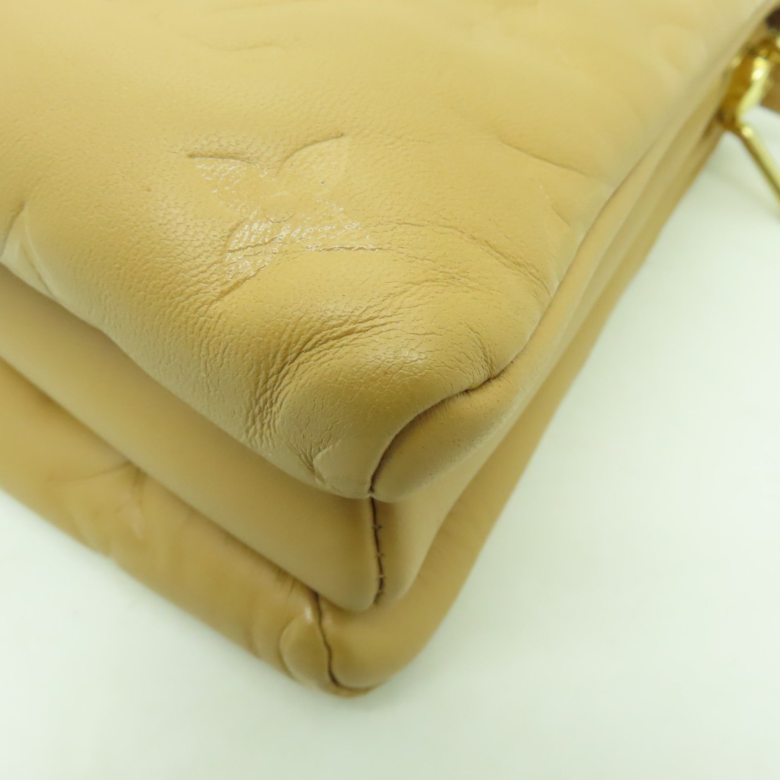 LOUIS VUITTON 羊皮皮革Coussin PM金扣肩背袋棕色