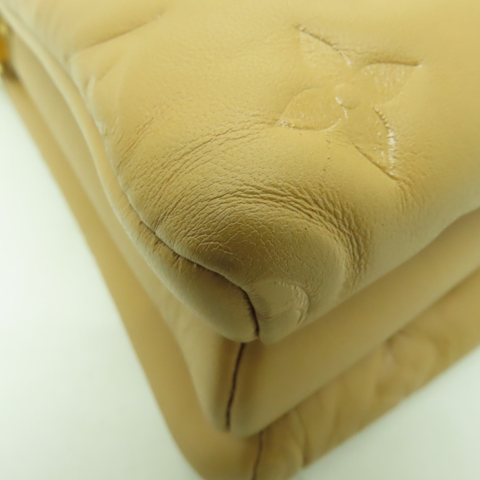 LOUIS VUITTON 羊皮皮革Coussin PM金扣肩背袋棕色