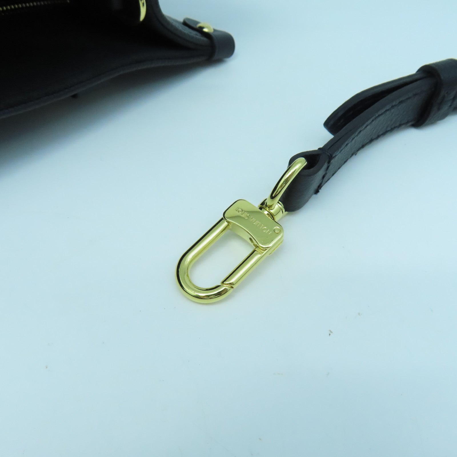 LOUIS VUITTON Monogram Empreinte On The Go PM gold buckle handle shoulder bag dual-use black