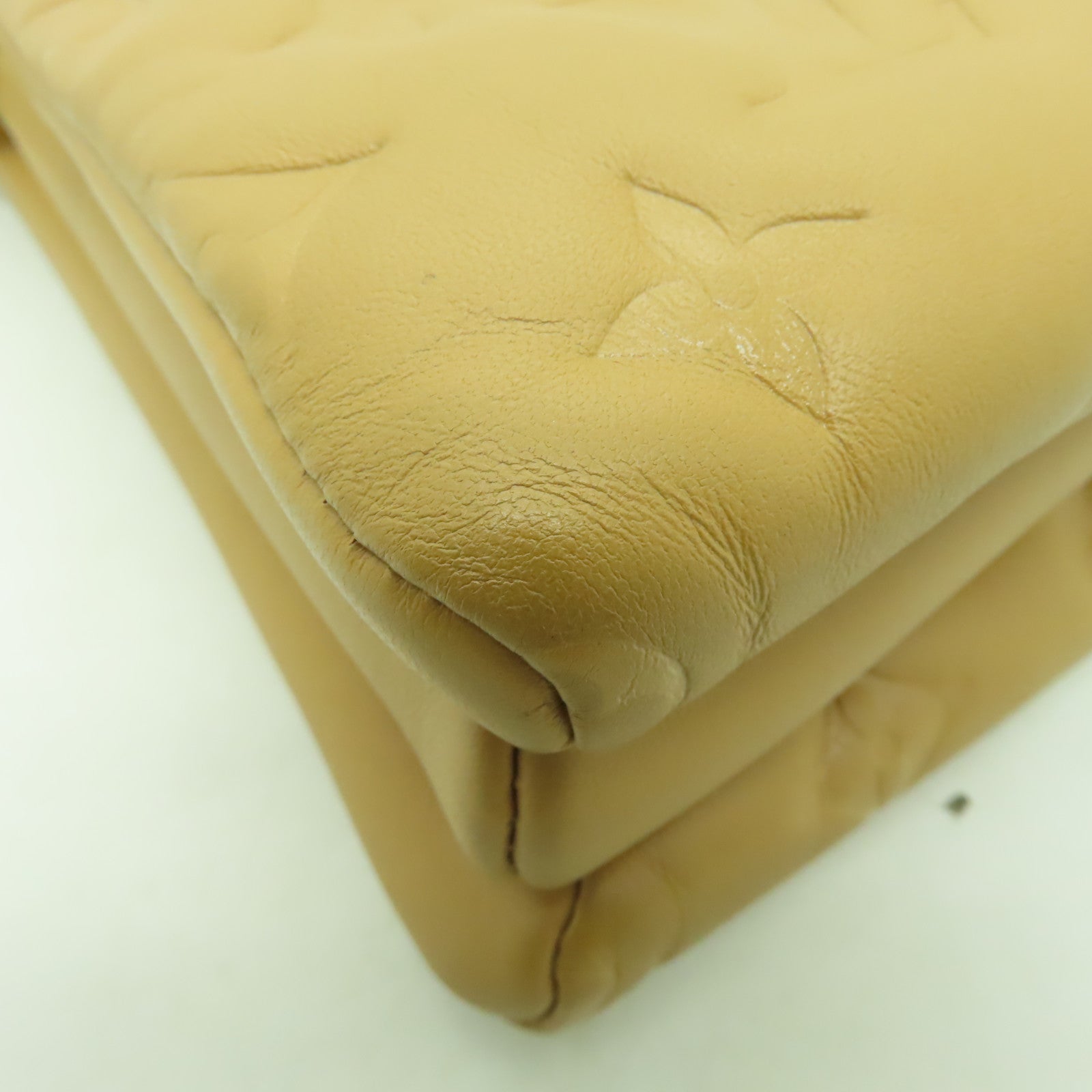 LOUIS VUITTON 羊皮皮革Coussin PM金扣肩背袋棕色