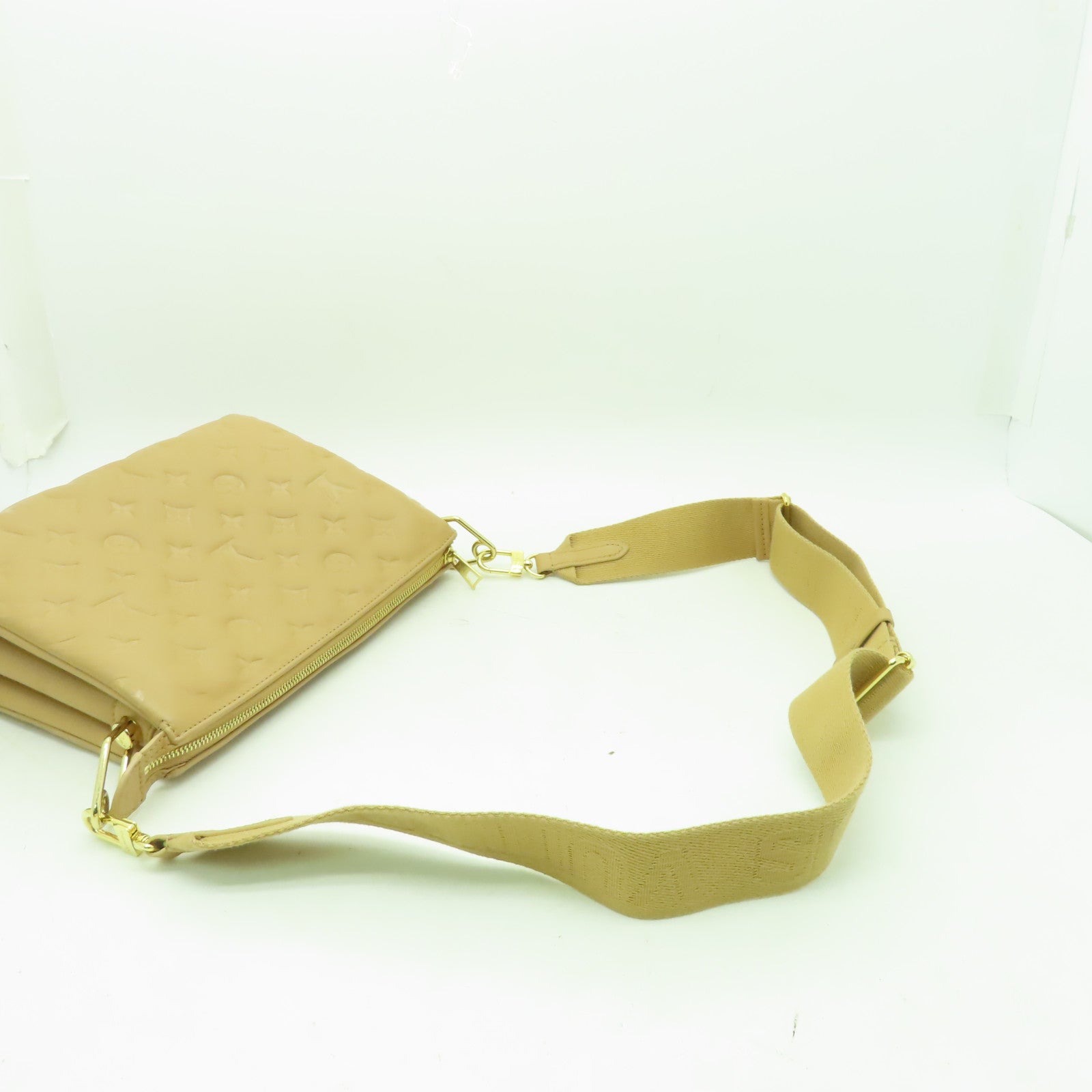 LOUIS VUITTON 羊皮皮革Coussin PM金扣肩背袋棕色