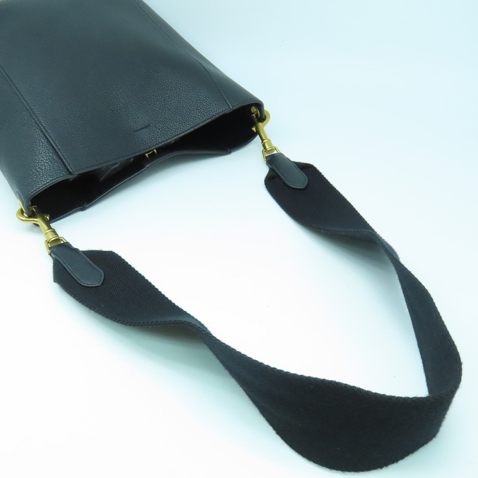 CELINE 牛皮皮革Small Sangle Bucket金扣肩背袋黑色