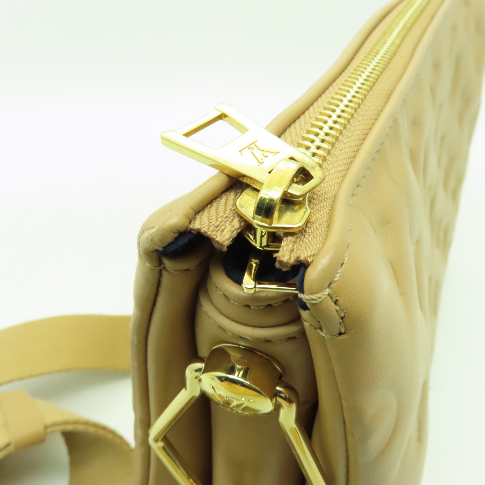 LOUIS VUITTON 羊皮皮革Coussin PM金扣肩背袋棕色