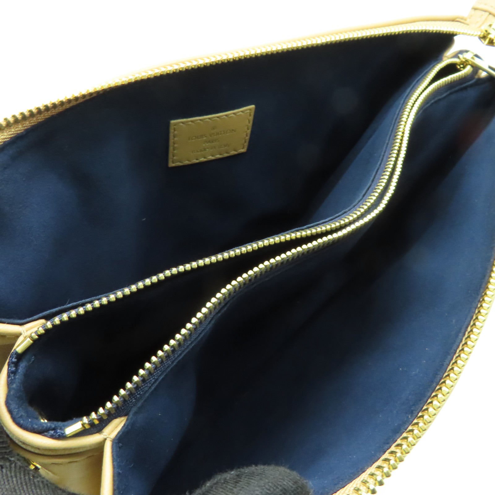 LOUIS VUITTON 羊皮皮革Coussin PM金扣肩背袋棕色