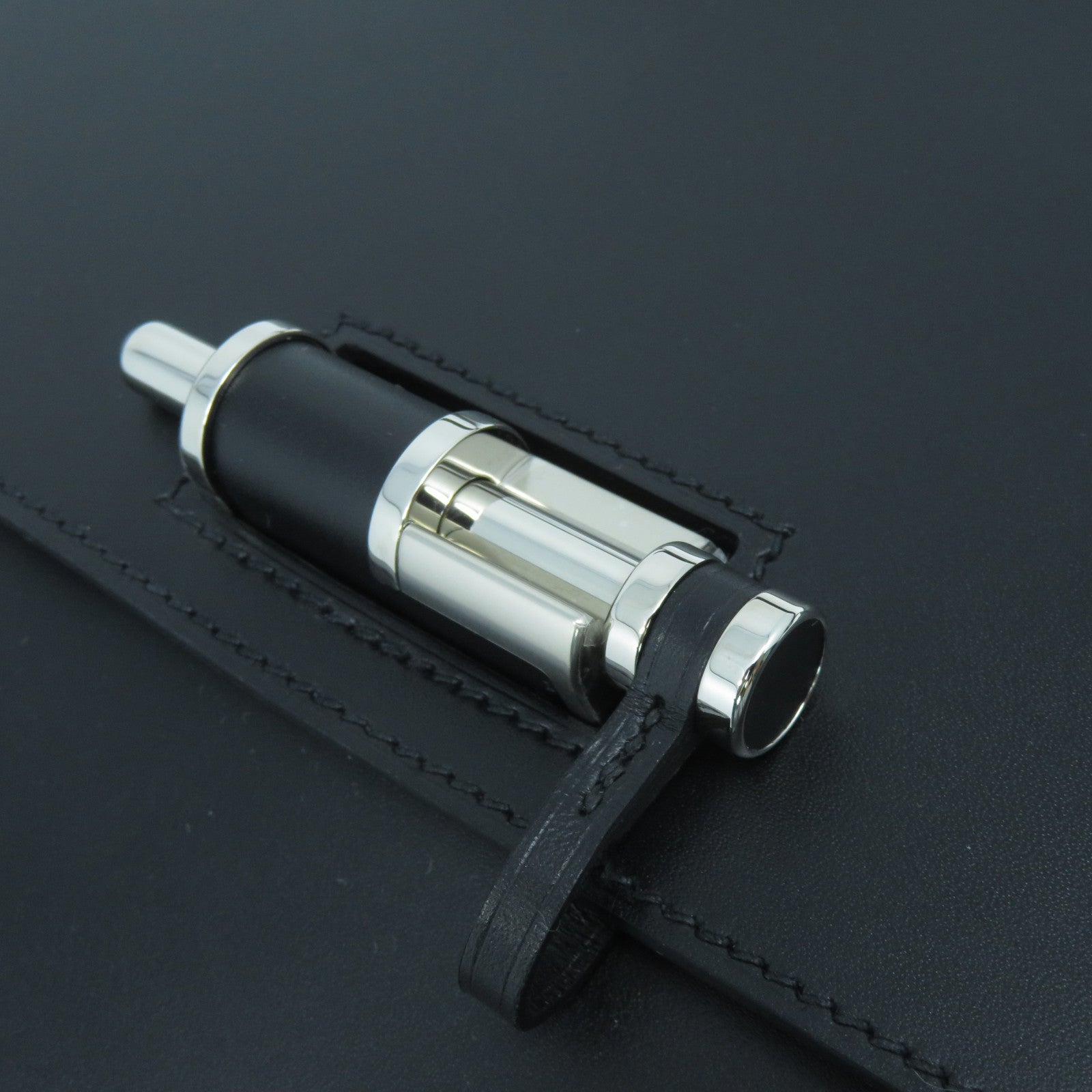 HERMES Swift皮革Sacabar 24銀扣肩背袋Noir黑色