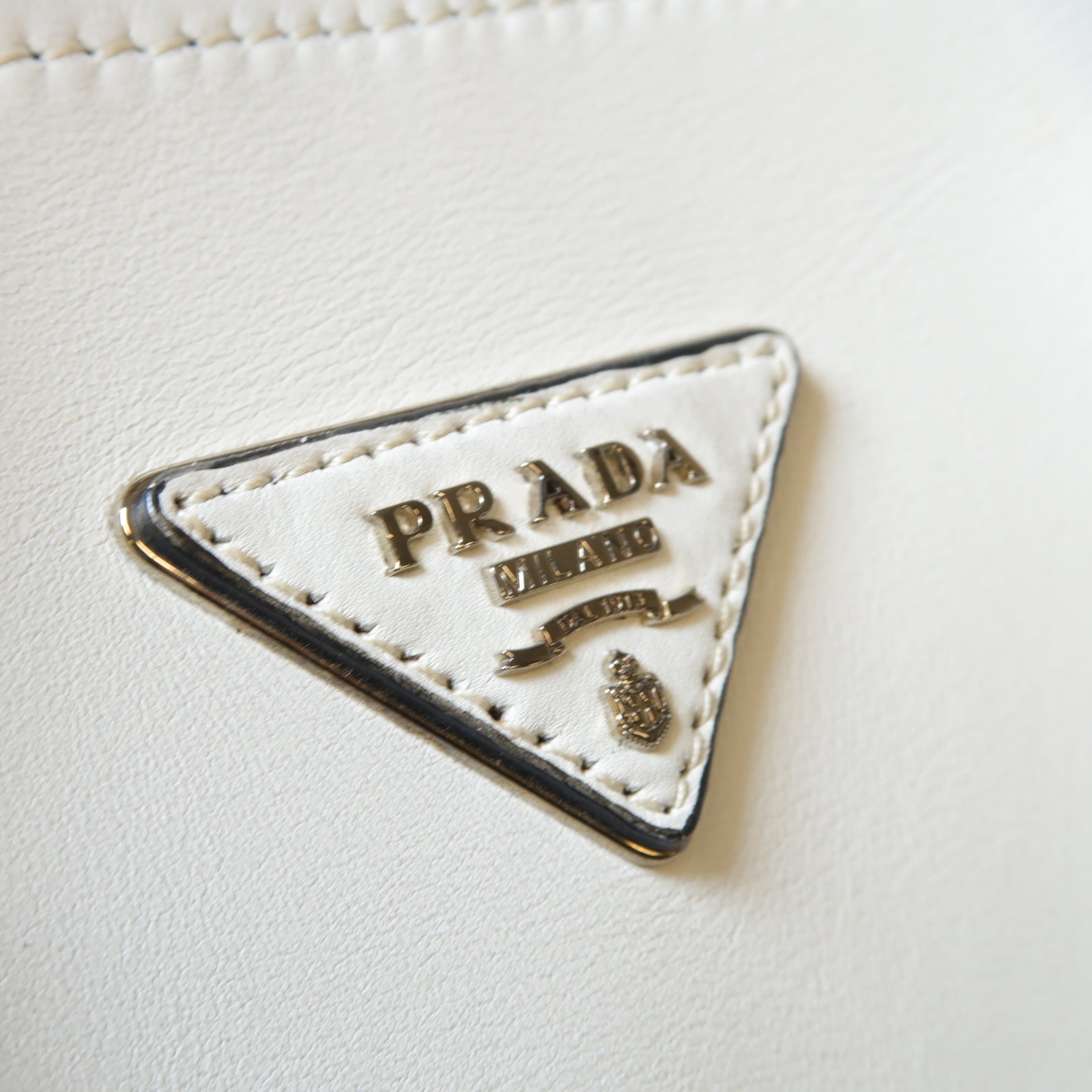 PRADA 皮革Tote Bag銀扣手挽袋白色