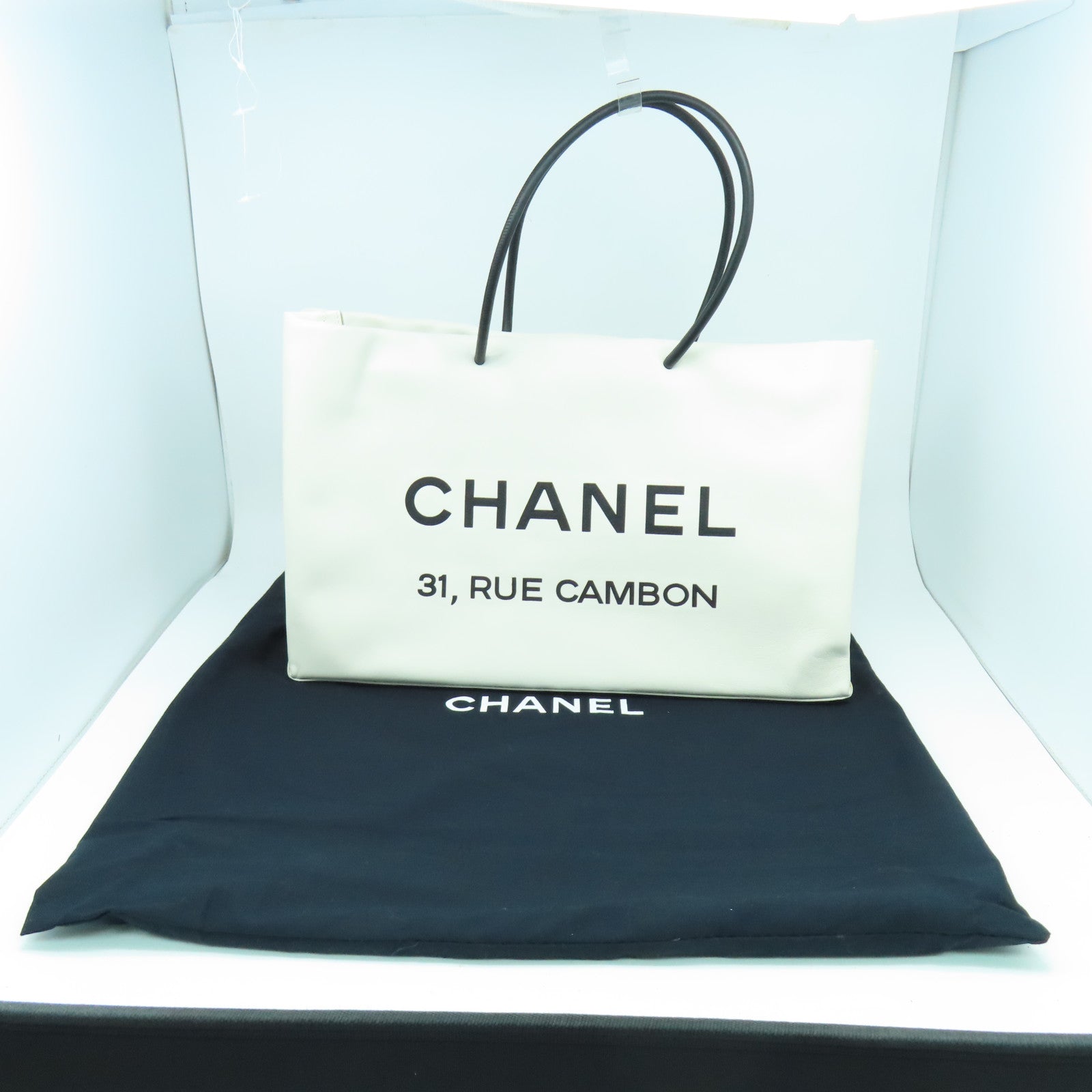 CHANEL 牛皮皮革Shoulder Bag銀扣肩背袋白色