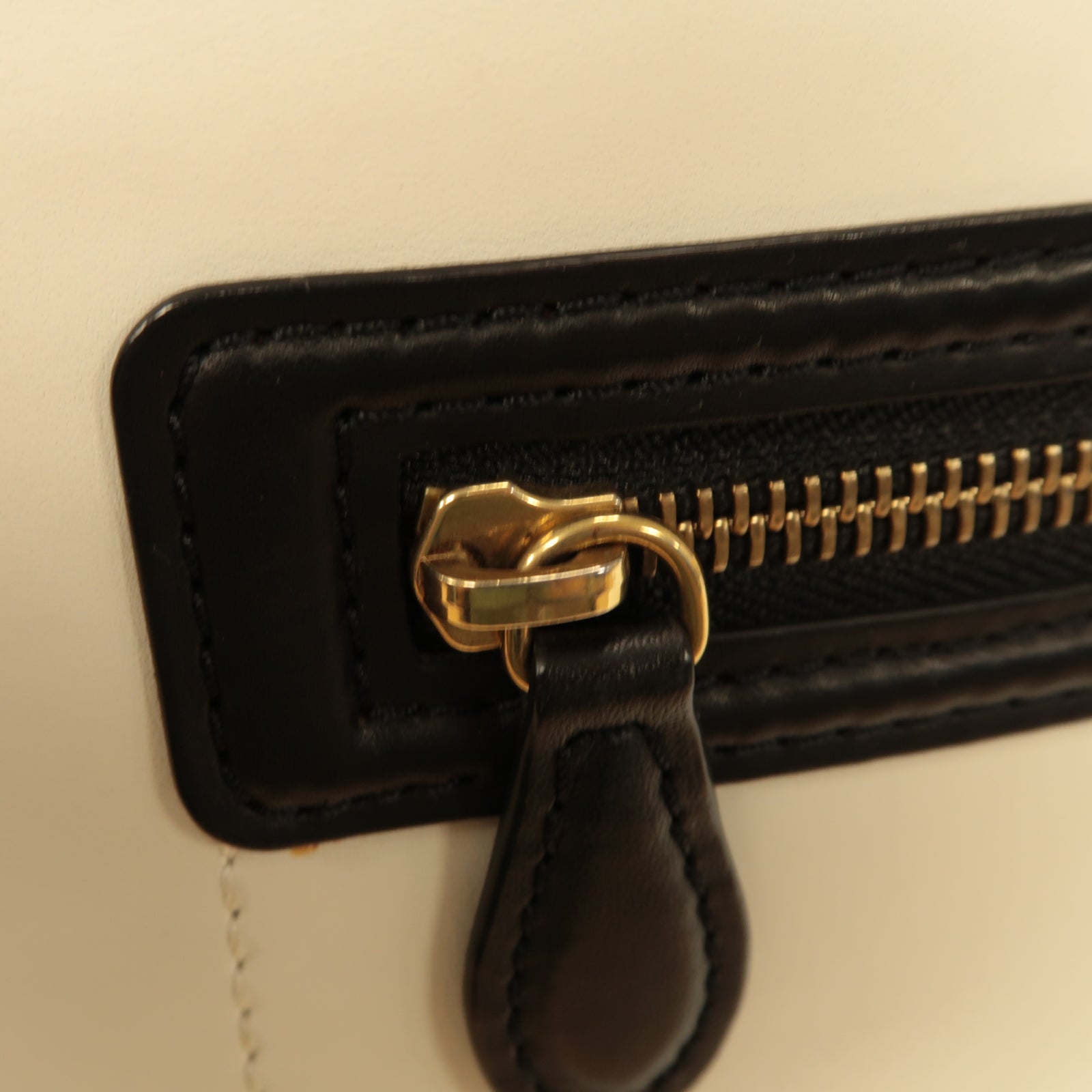 CELINE 牛皮皮革Mini Luggage Handbag金扣手挽袋白色/黑色/啡色
