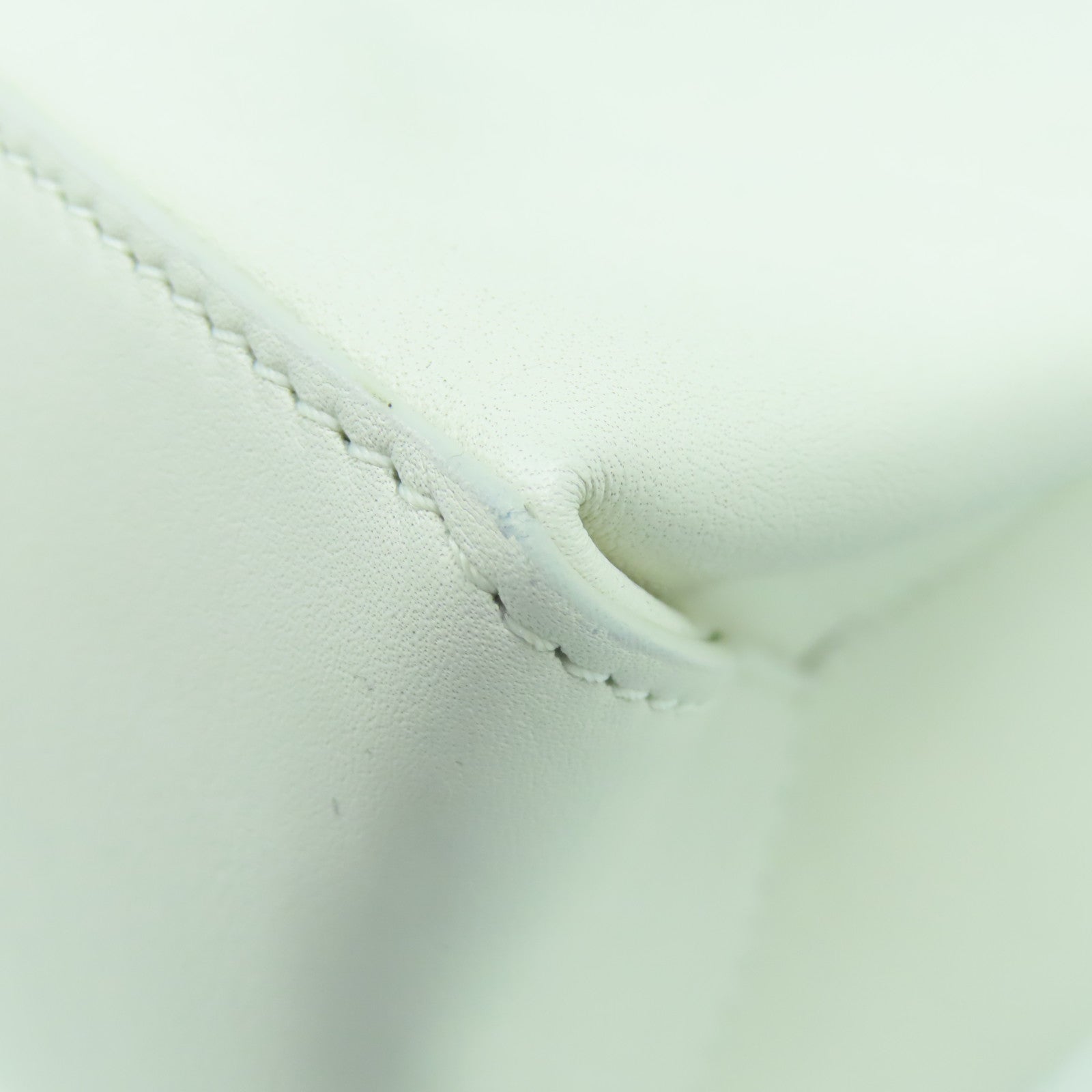 CHANEL 牛皮皮革Shoulder Bag銀扣肩背袋白色