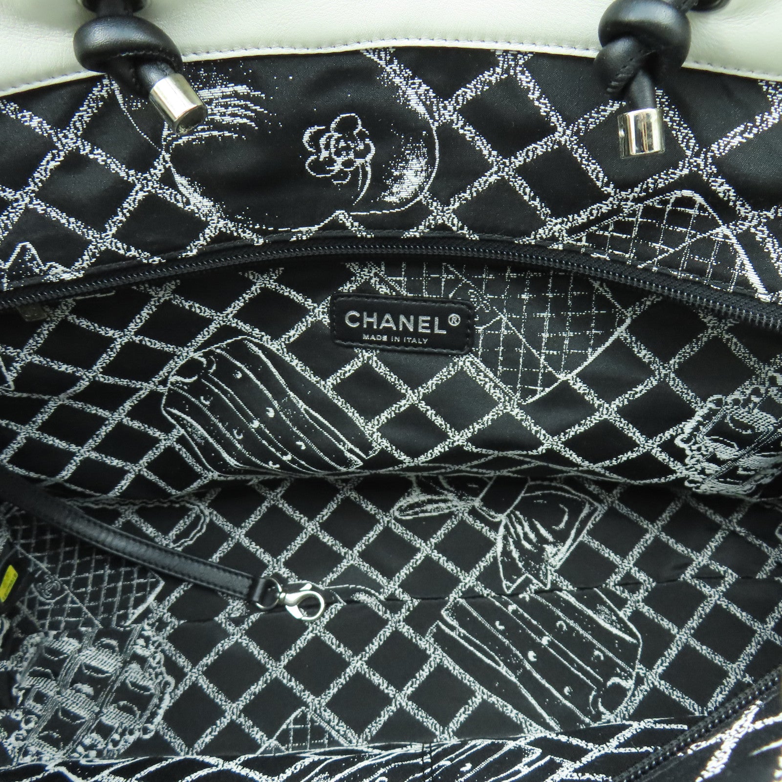 CHANEL 牛皮皮革Shoulder Bag銀扣肩背袋白色