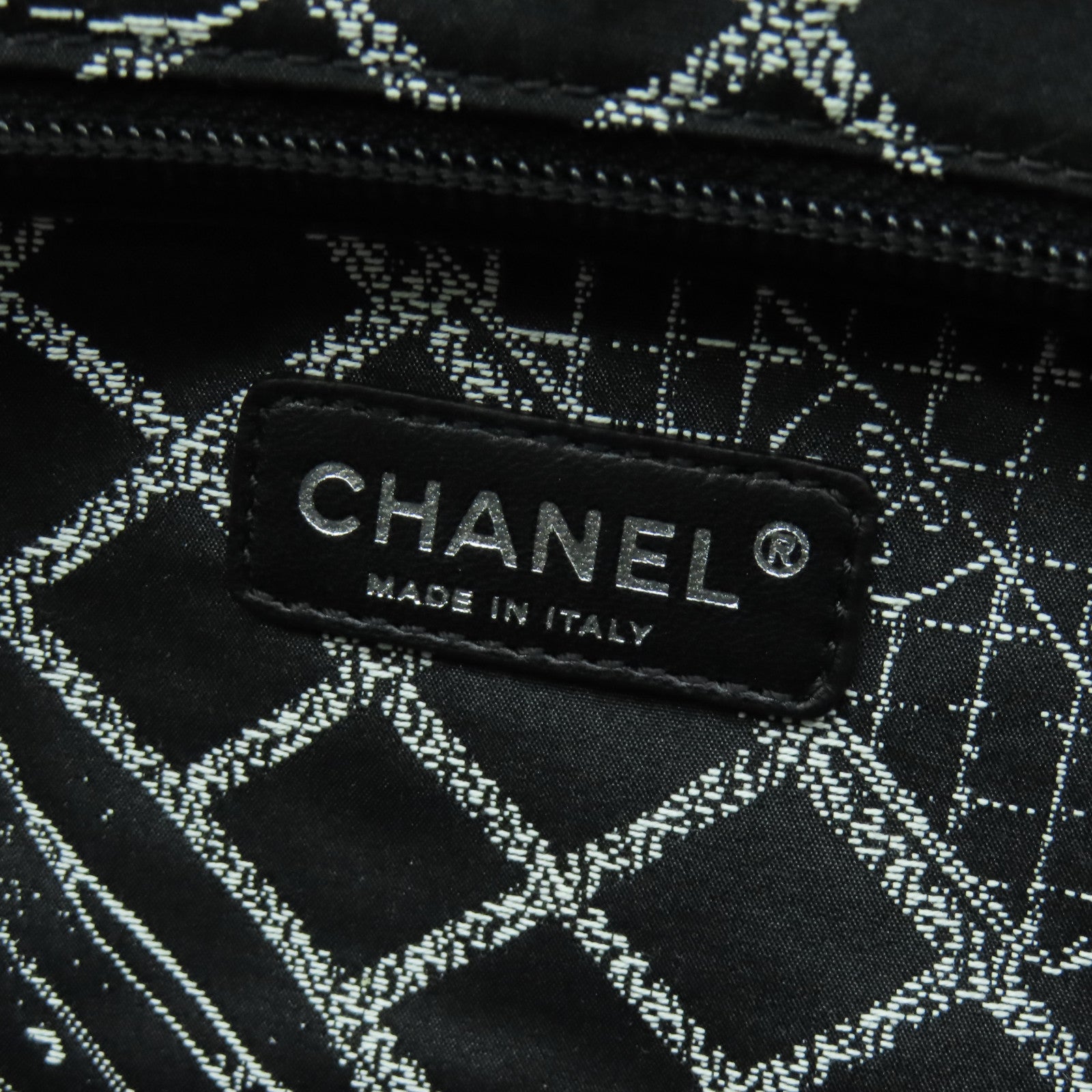 CHANEL 牛皮皮革Shoulder Bag銀扣肩背袋白色