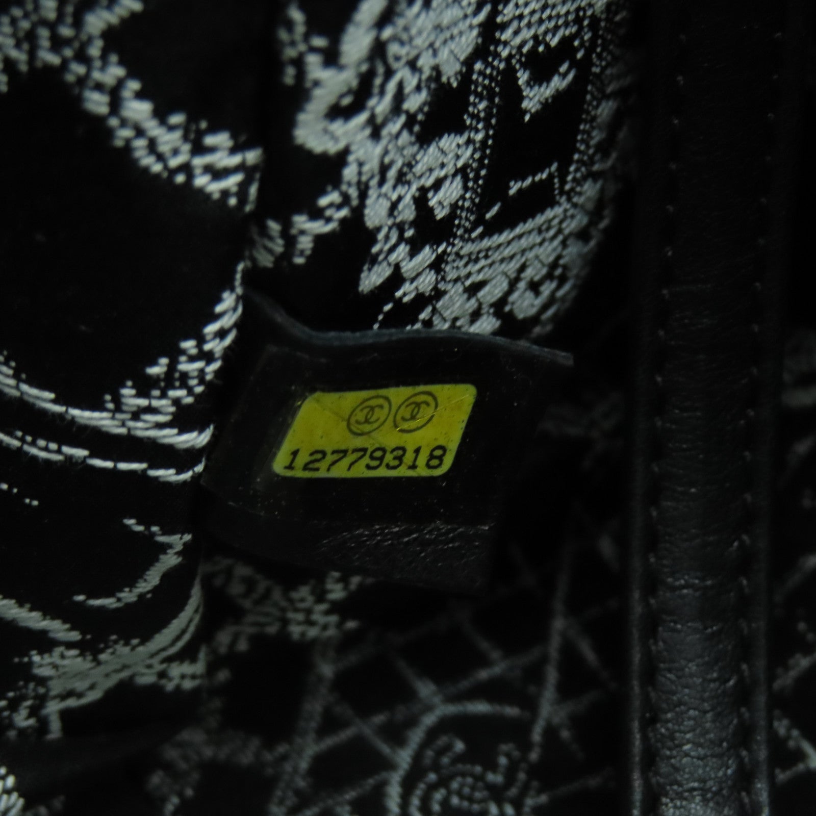 CHANEL 牛皮皮革Shoulder Bag銀扣肩背袋白色