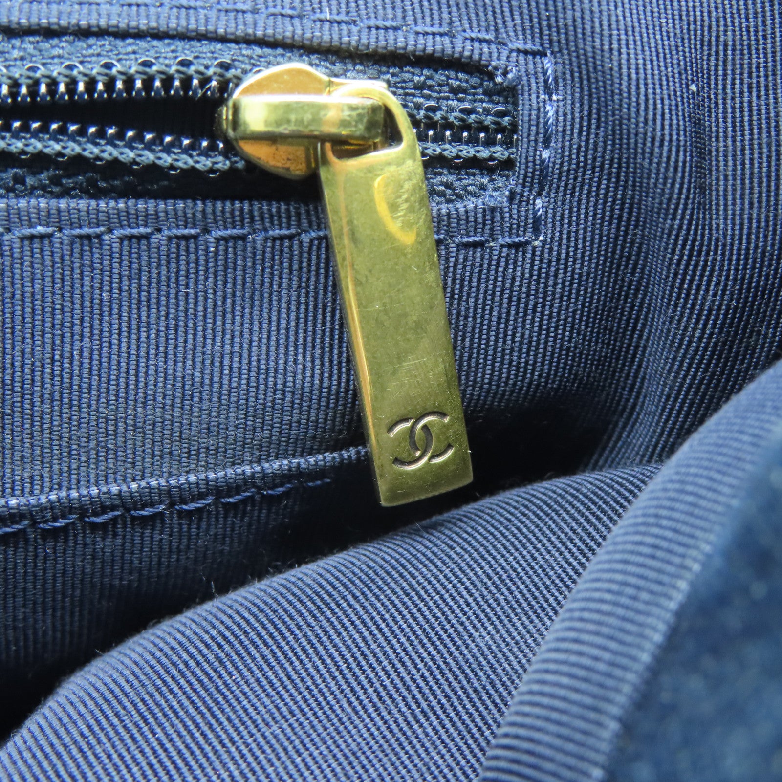 CHANEL 菱格牛仔布Backpack金扣背包藍色